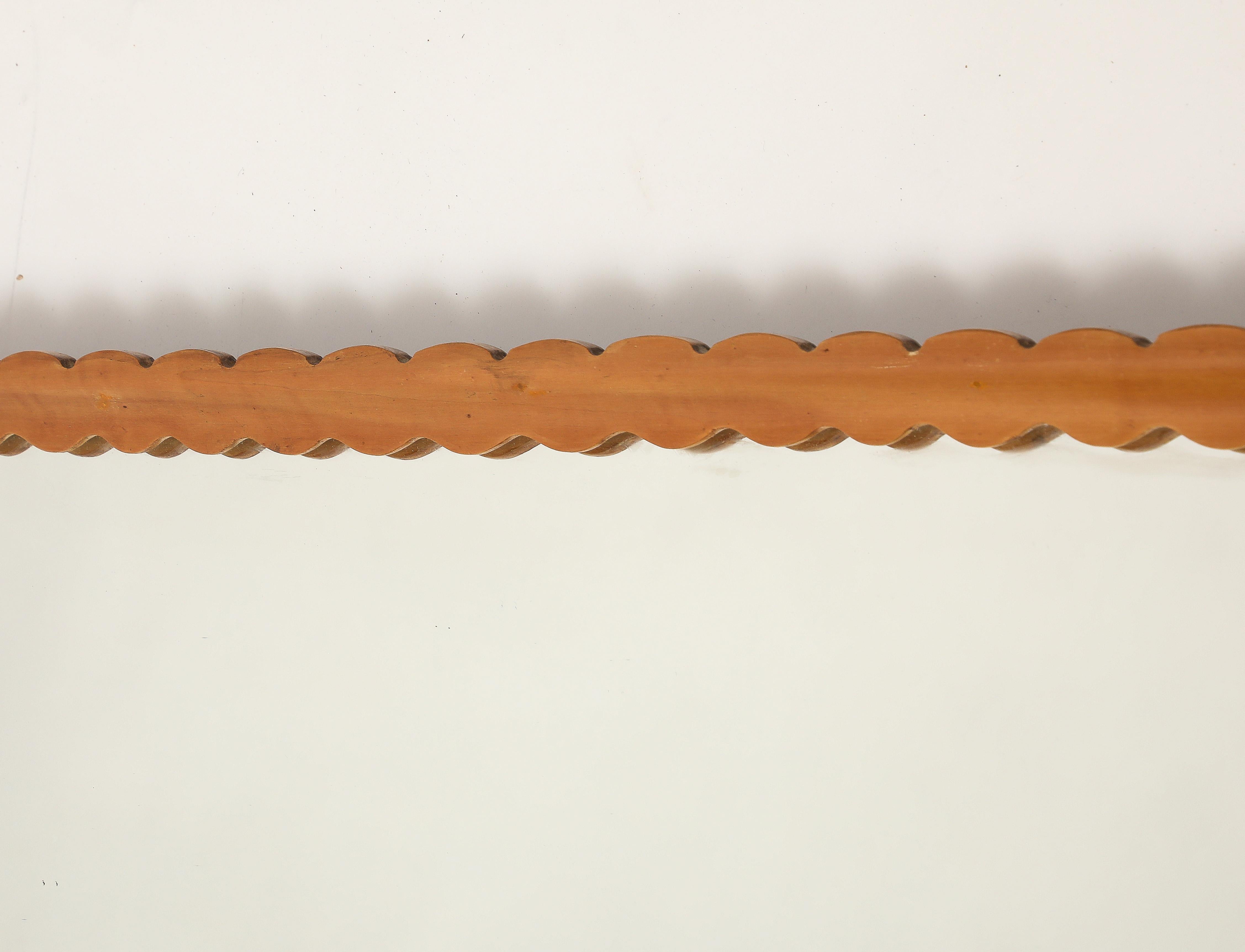 Specchio orizzontale di grandi dimensioni con cornice in Wood Wood smerlato 1950s in vendita 4