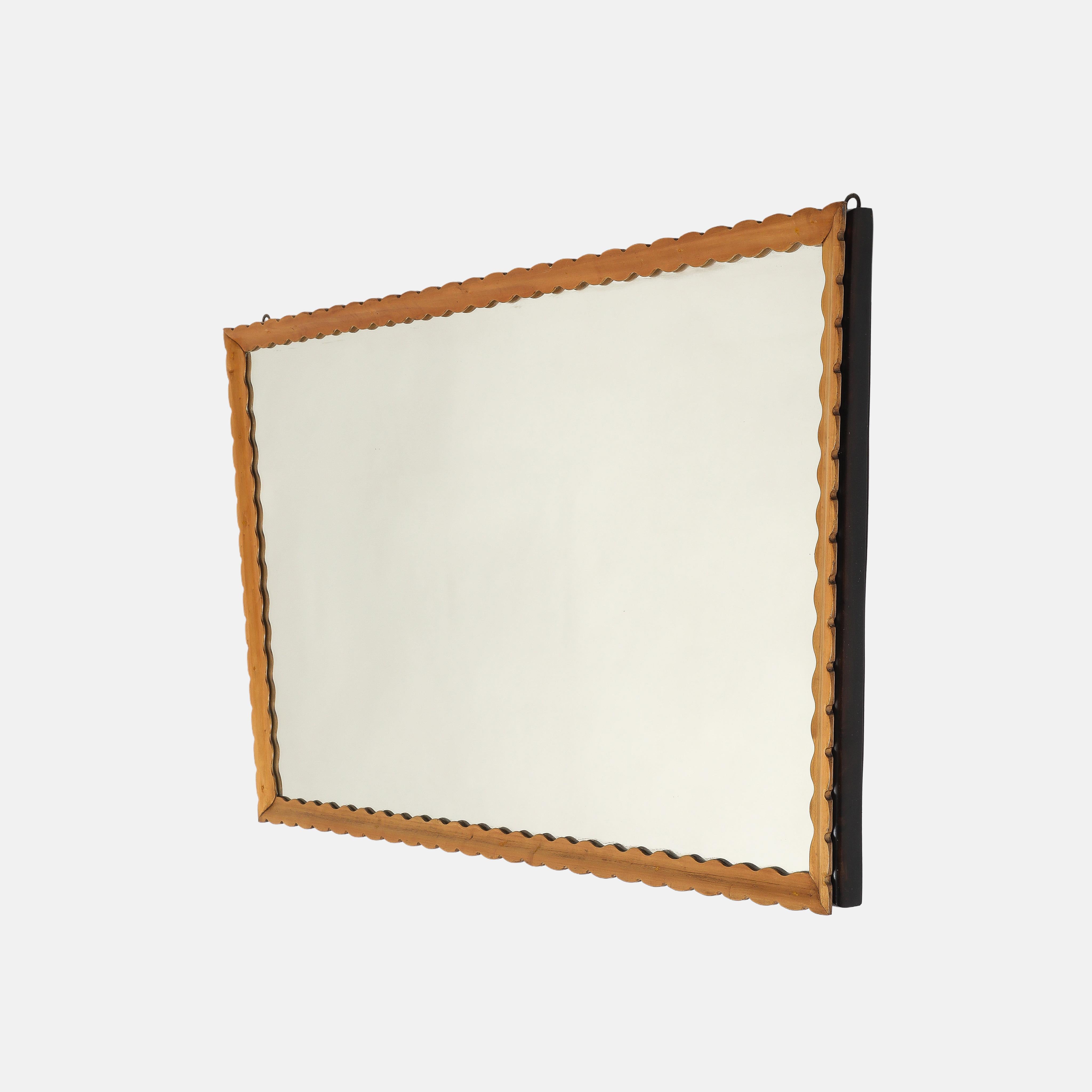 Mid-Century moderno Specchio orizzontale di grandi dimensioni con cornice in Wood Wood smerlato 1950s in vendita