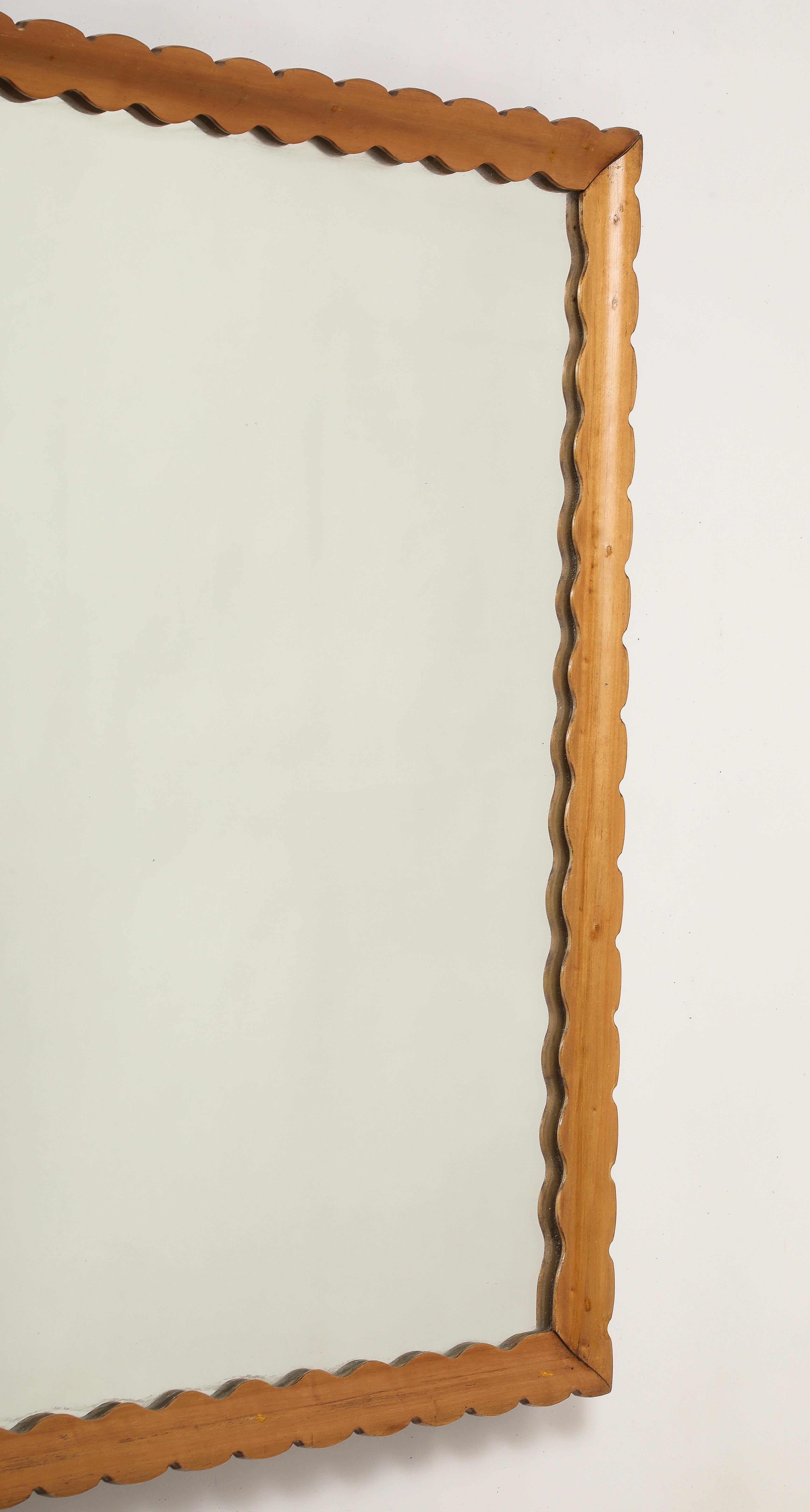 Metà XX secolo Specchio orizzontale di grandi dimensioni con cornice in Wood Wood smerlato 1950s in vendita