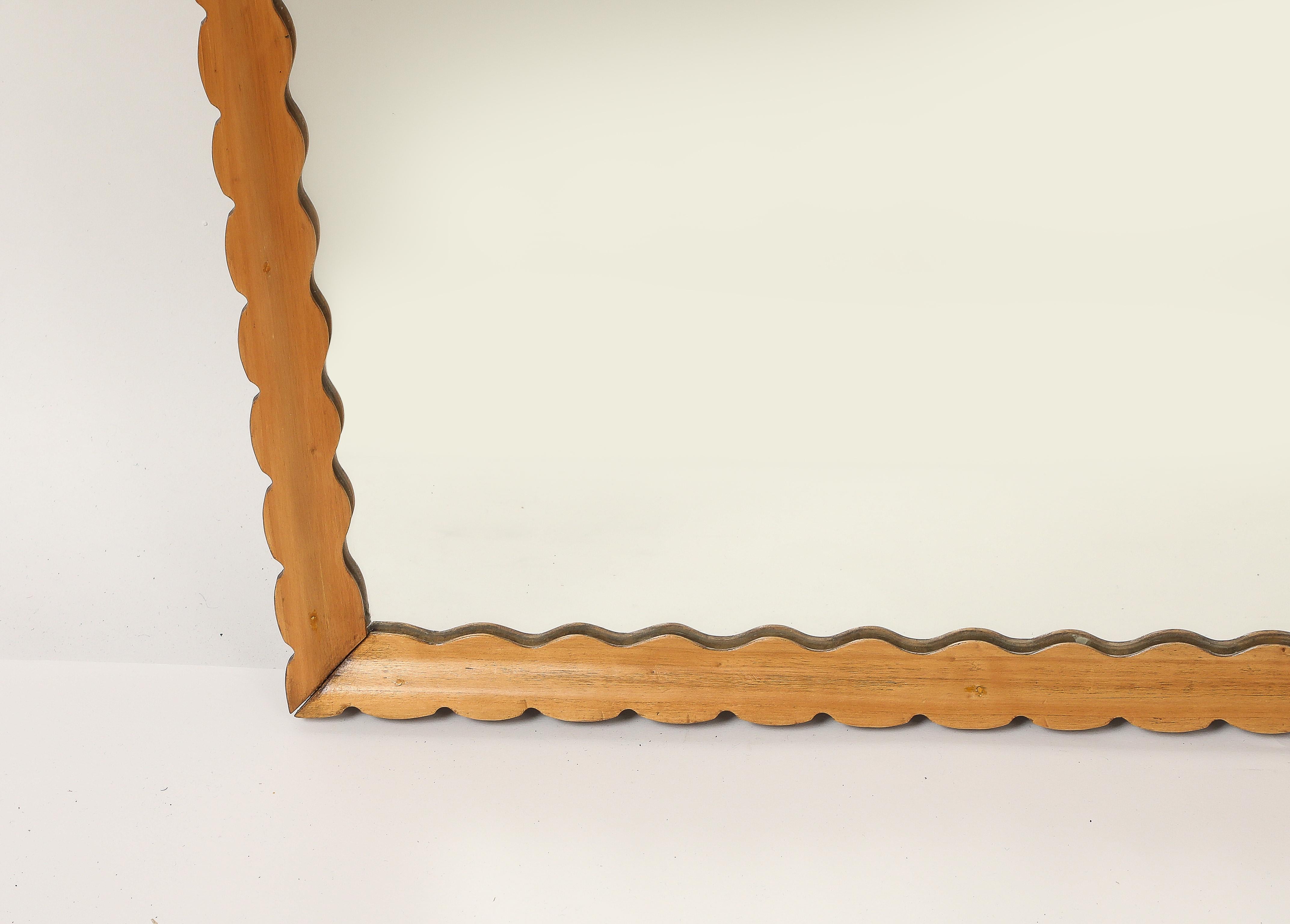 Specchio orizzontale di grandi dimensioni con cornice in Wood Wood smerlato 1950s in vendita 1