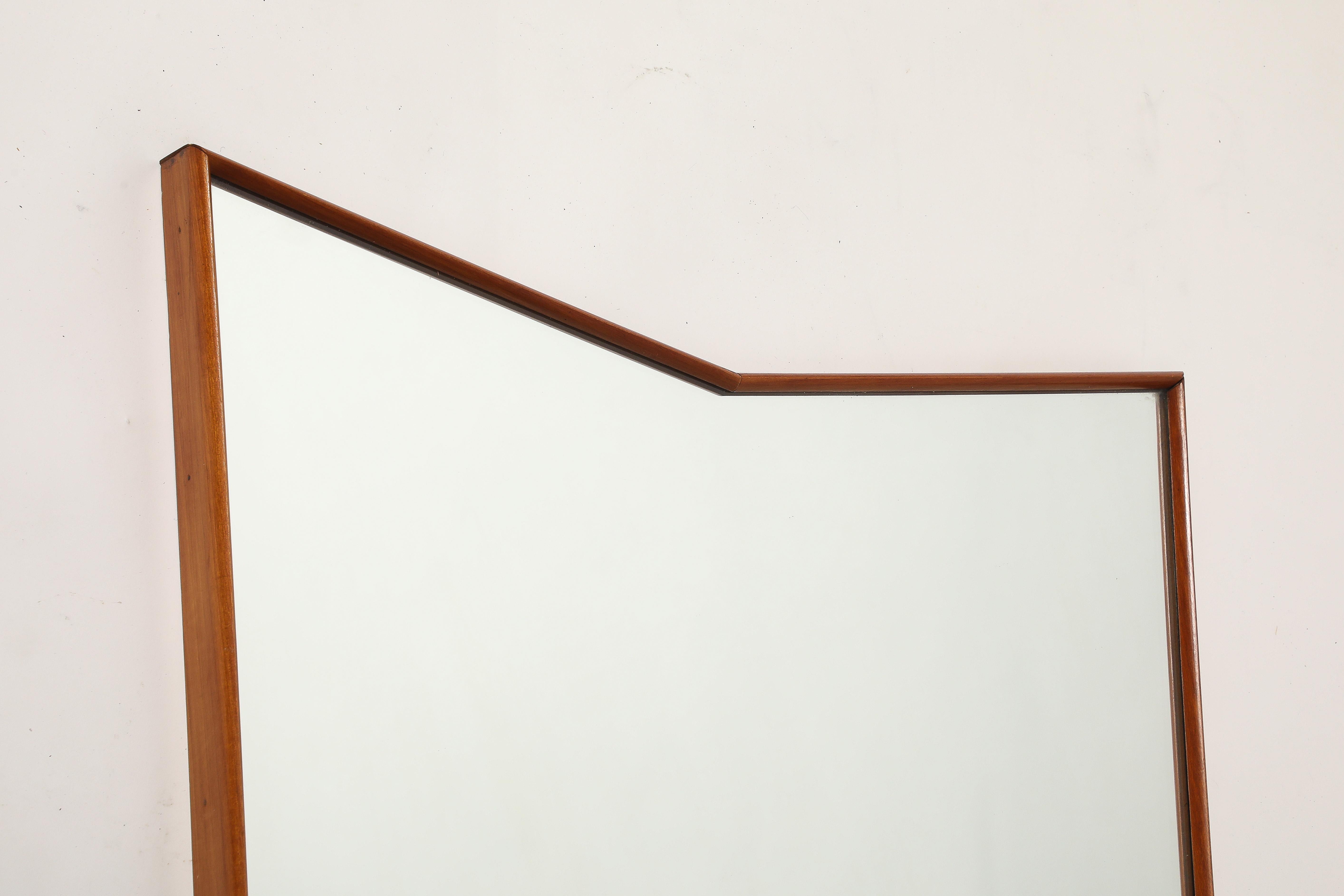 Italienischer großer asymmetrischer modernistischer Wandspiegel aus Wood Wood aus der Mitte des Jahrhunderts, 1950er Jahre im Zustand „Gut“ im Angebot in New York, NY