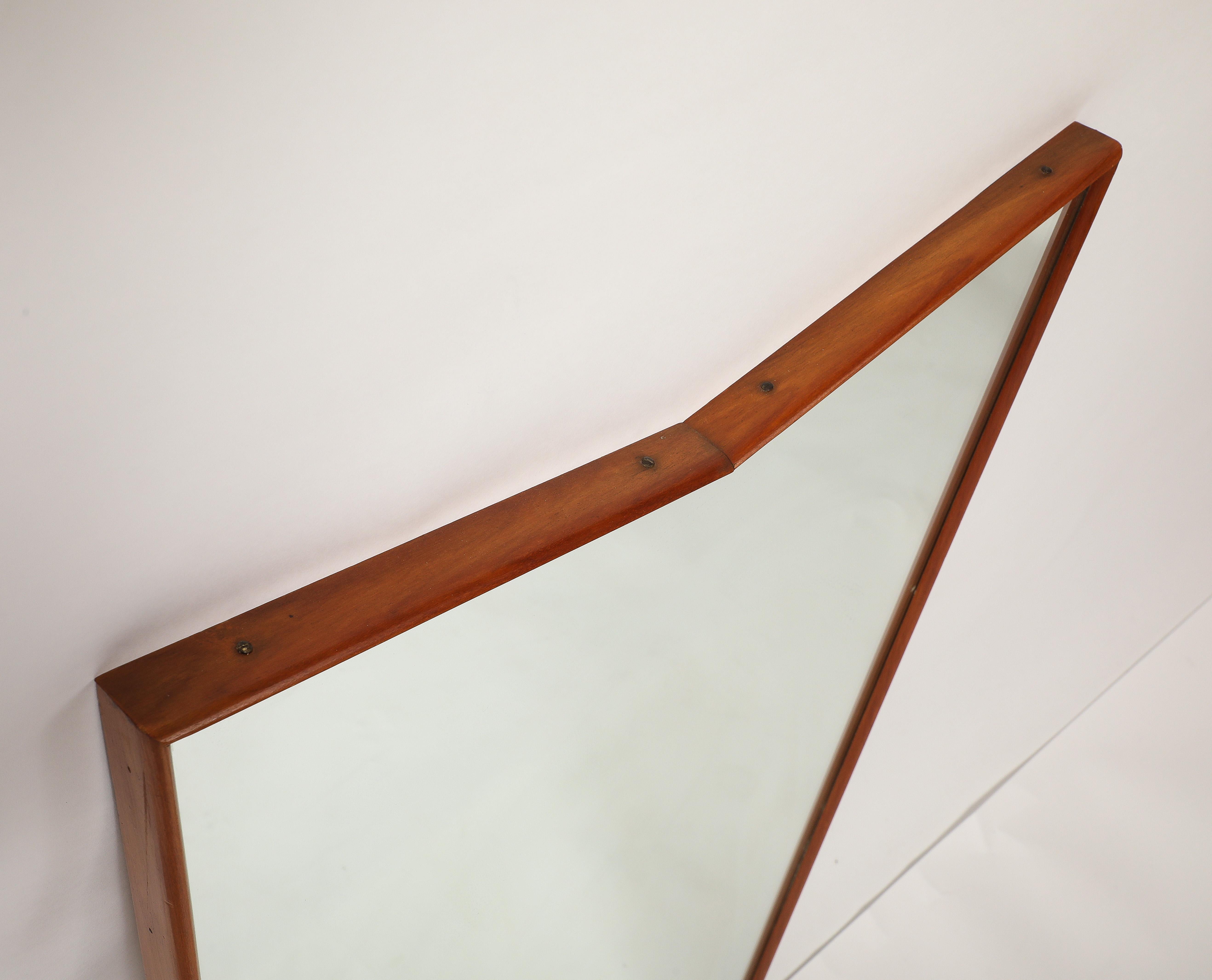 Italienischer großer asymmetrischer modernistischer Wandspiegel aus Wood Wood aus der Mitte des Jahrhunderts, 1950er Jahre (Mitte des 20. Jahrhunderts) im Angebot