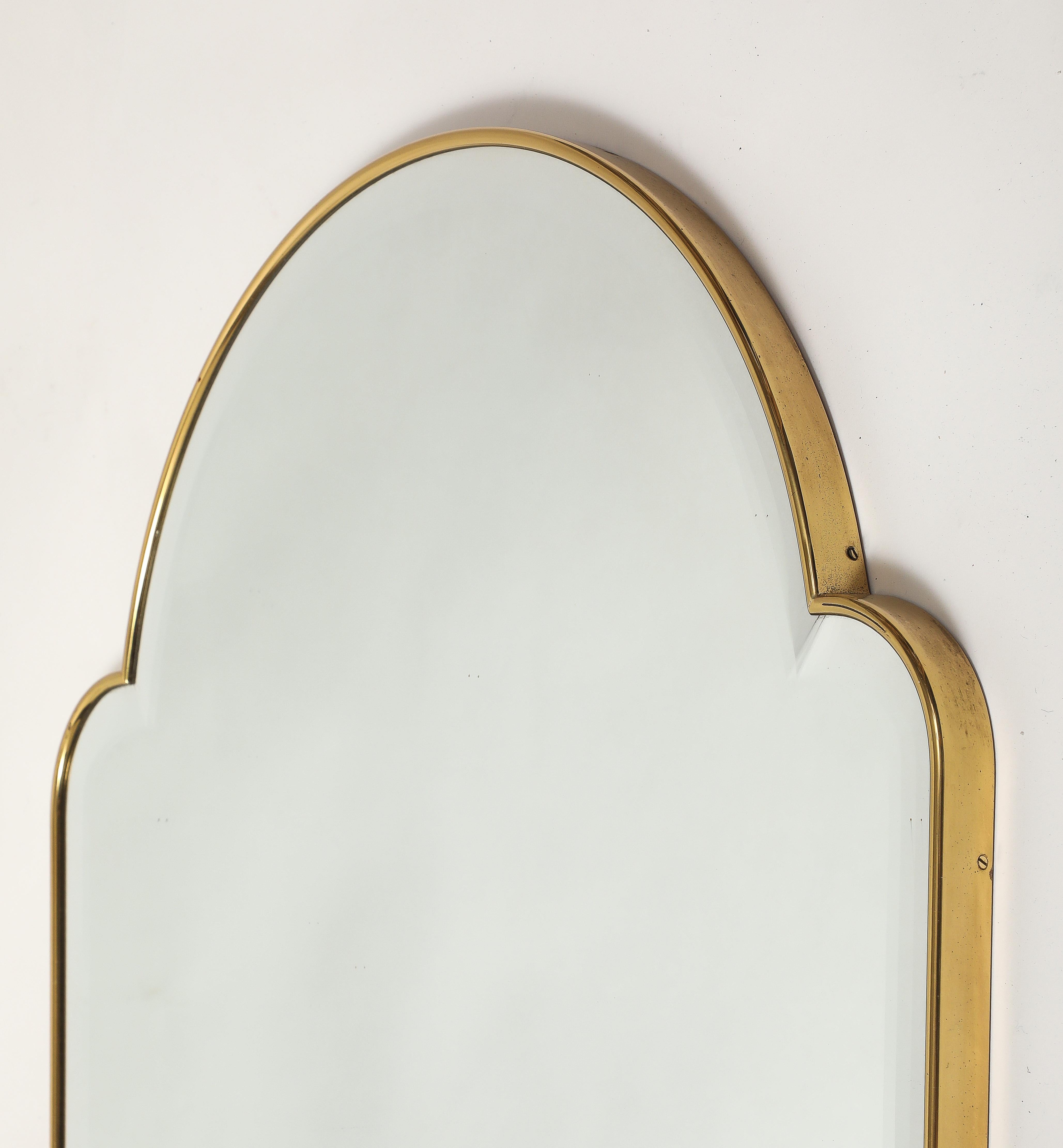 Miroir biseauté en laiton de style italien du milieu du siècle 1950 en vente 3