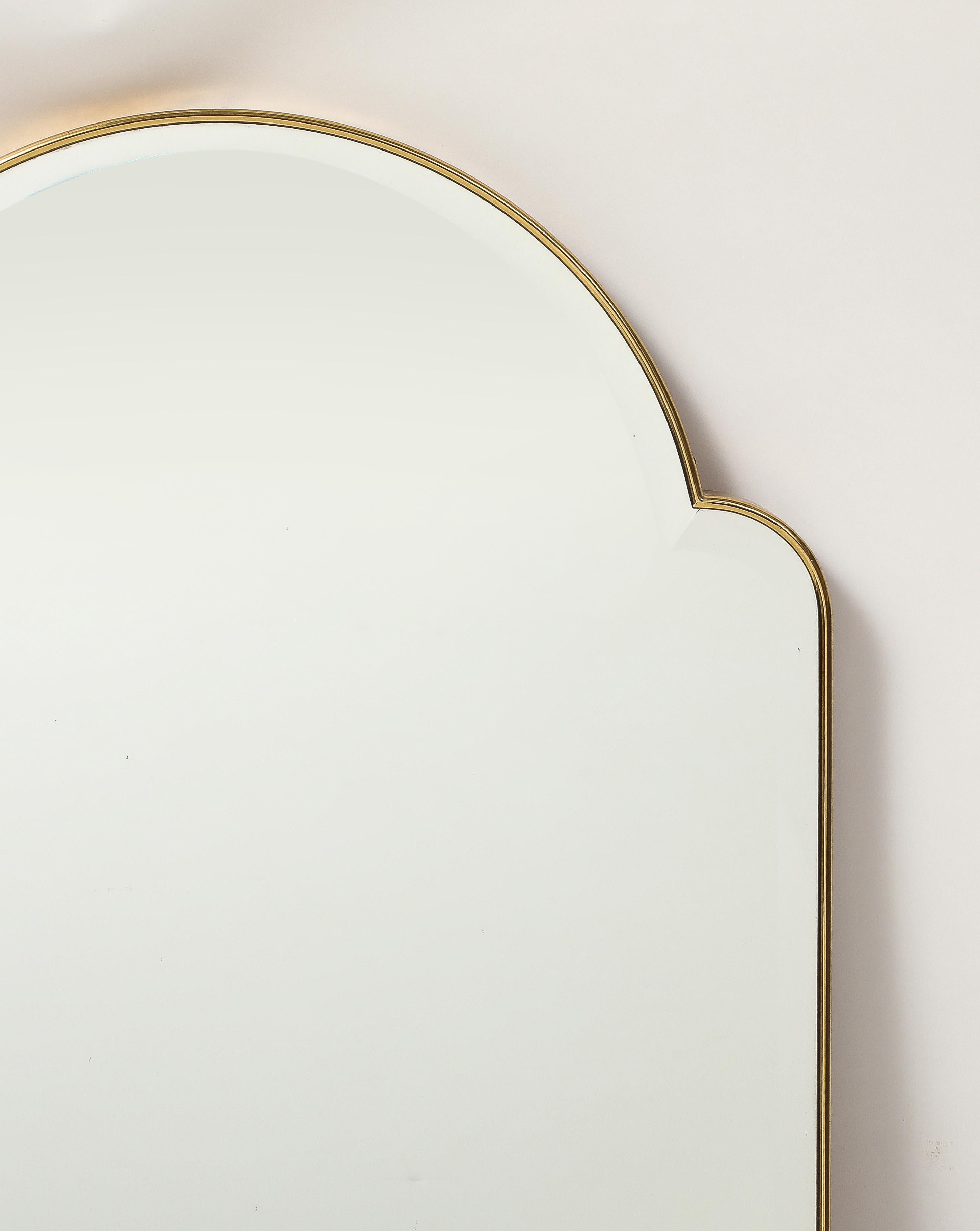 Miroir biseauté en laiton de style italien du milieu du siècle 1950 en vente 2