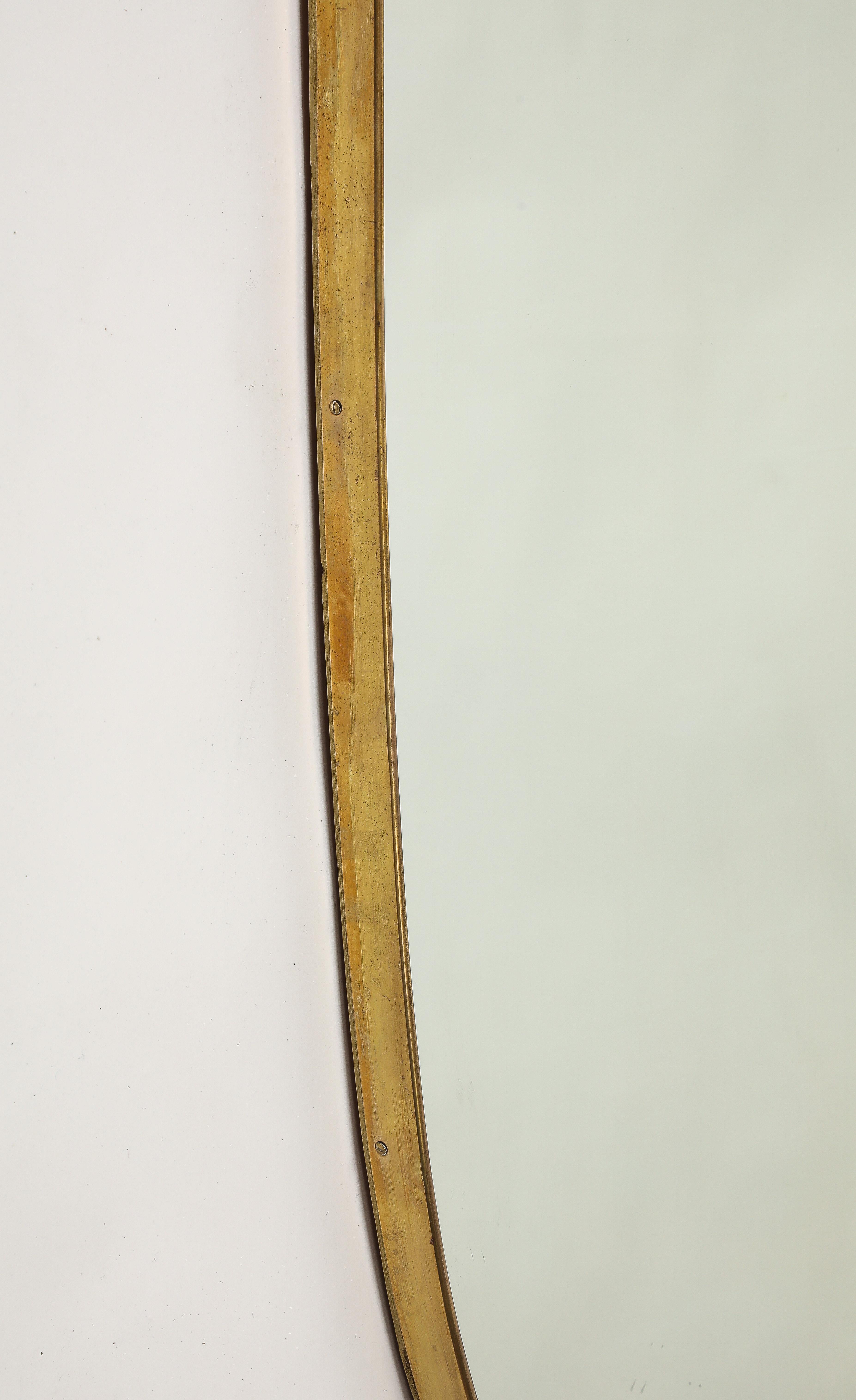 Grand miroir en laiton en forme de bouclier, Italie du milieu du siècle dernier, années 1950 en vente 3