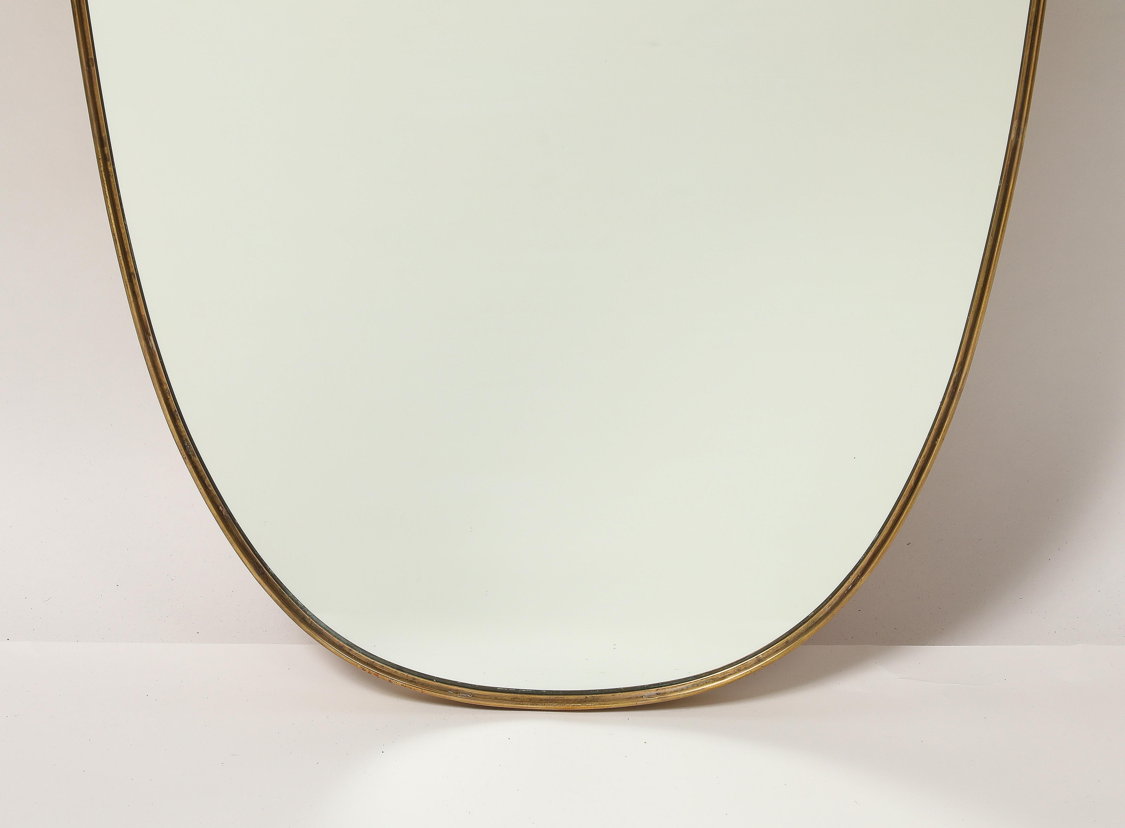 Grand miroir en laiton en forme de bouclier, Italie du milieu du siècle dernier, années 1950 en vente 5