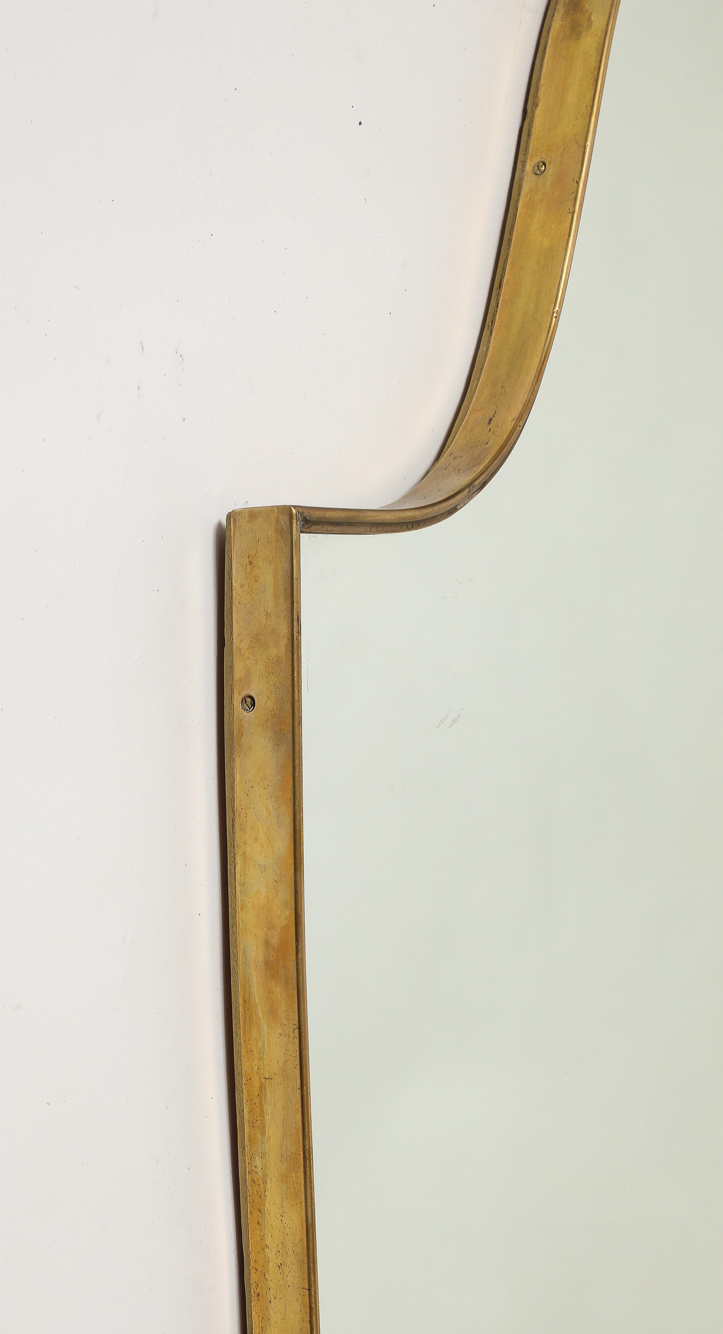 Grand miroir en laiton en forme de bouclier, Italie du milieu du siècle dernier, années 1950 en vente 2