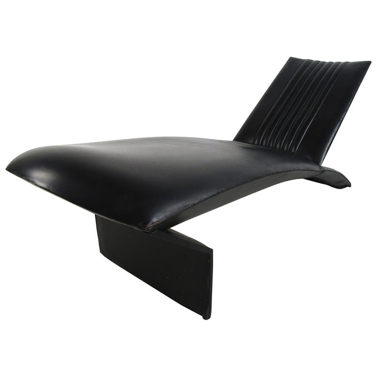 Midcentury Italian Leather Chaise Lounge For Sale at 1stDibs