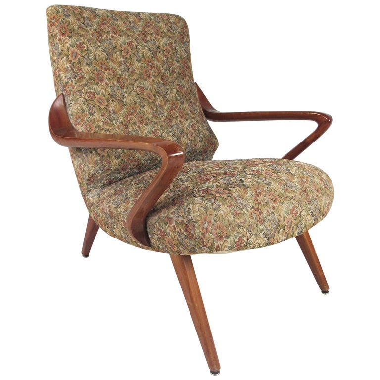 Midcentury Italian Lounge Chair in the Style of Paolo Buffa For Sale