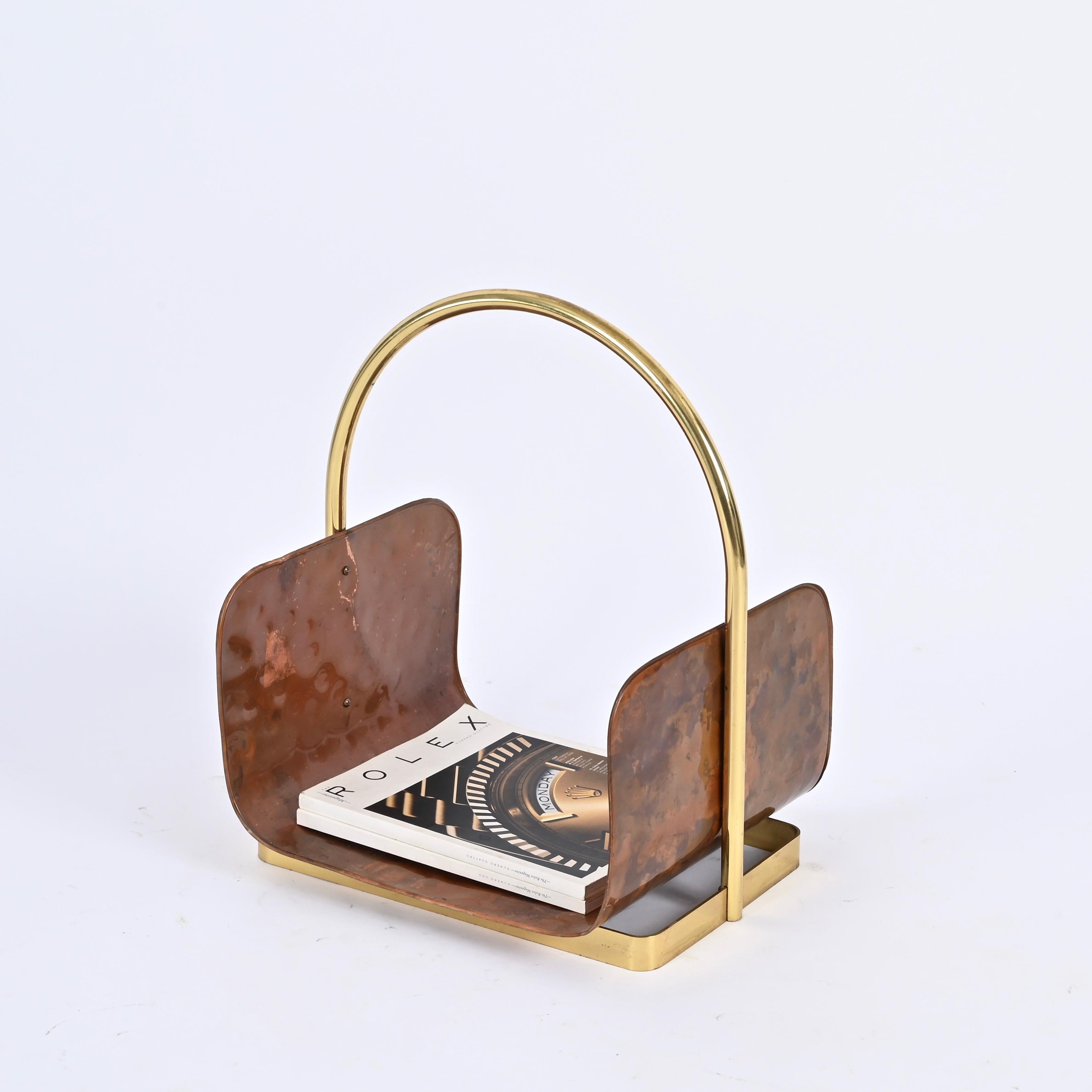 Midcentury Italian Magazine Rack in Hammered Copper and Brass, Italy 1970s For Sale 8