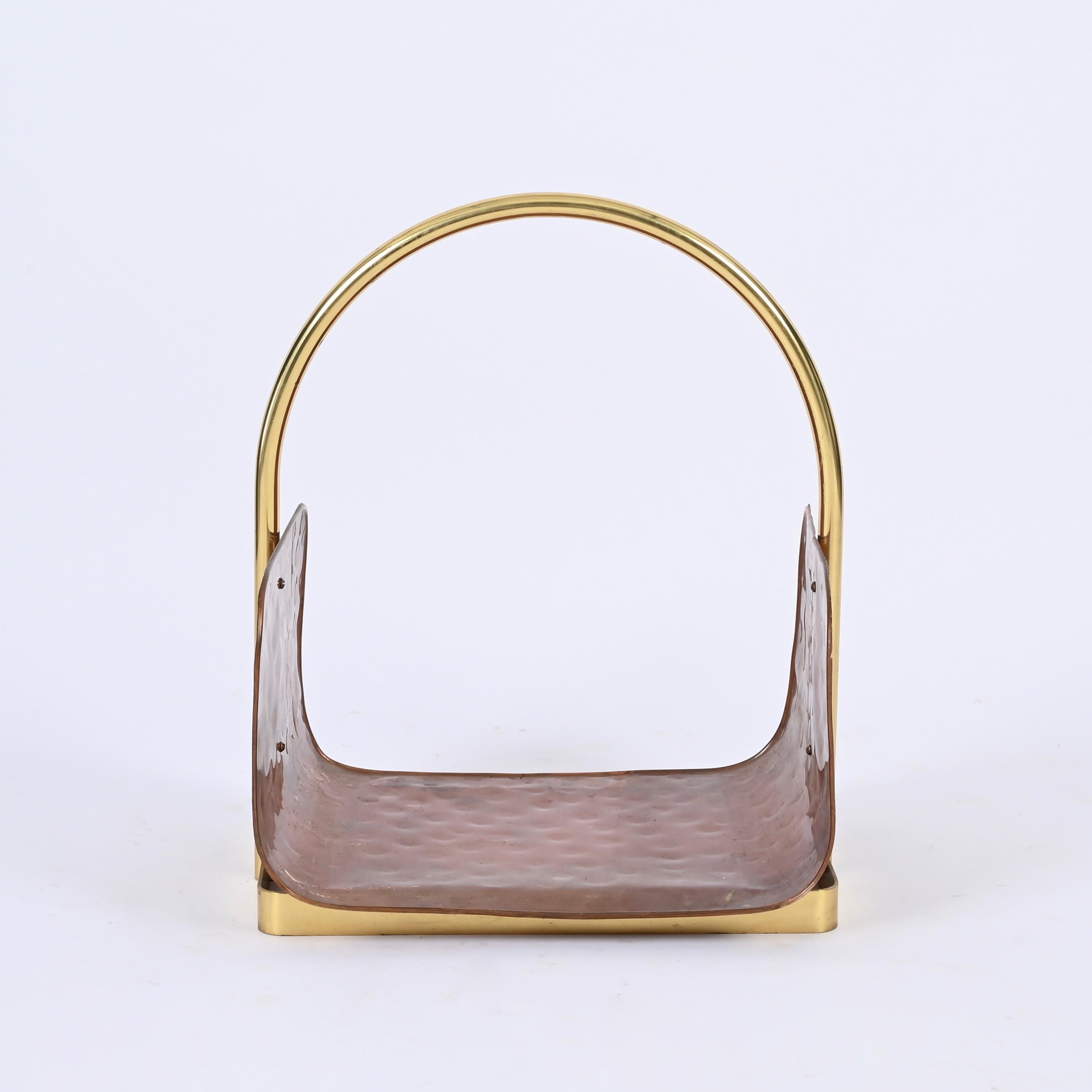 Midcentury Italian Magazine Rack in Hammered Copper and Brass, Italy 1970s For Sale 9