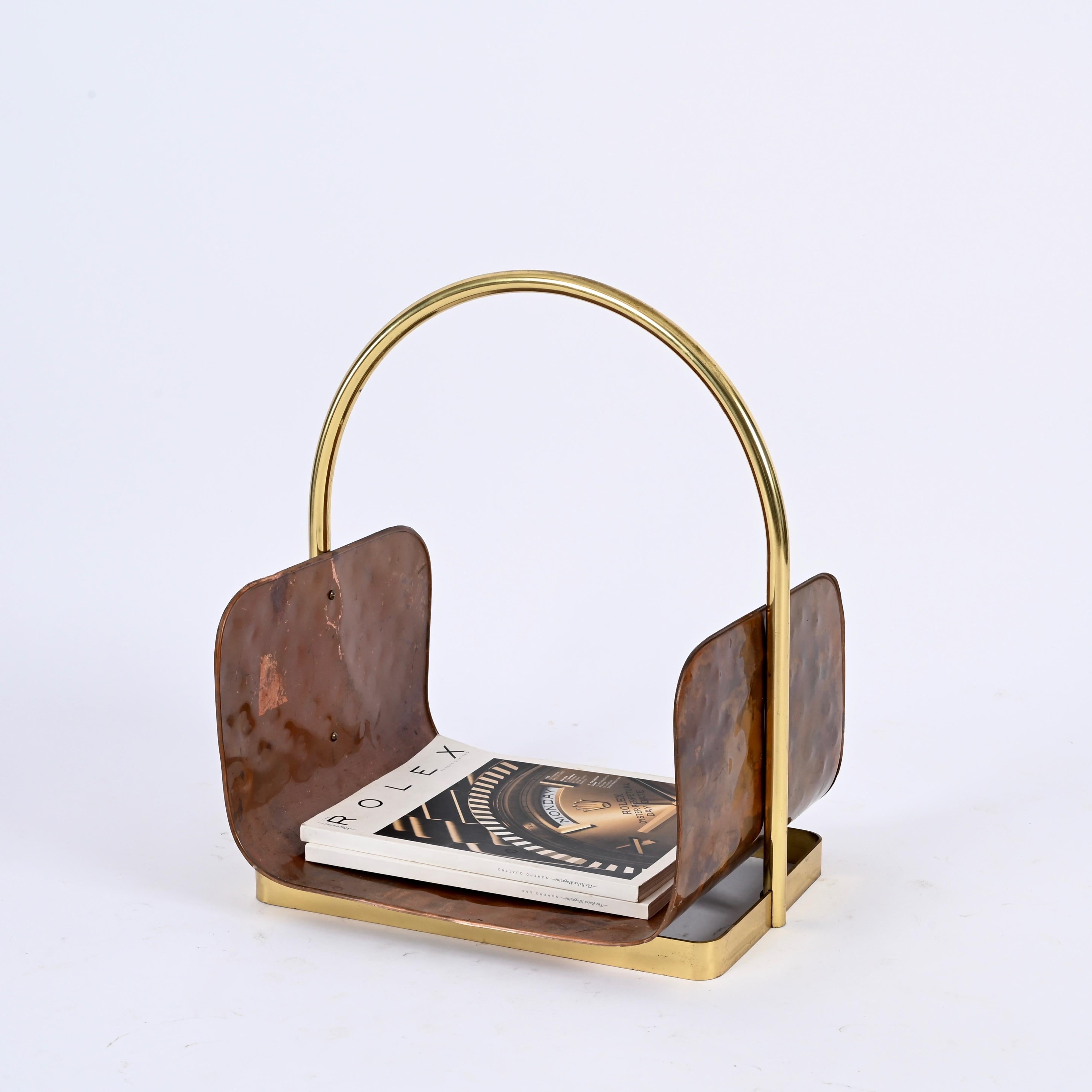 Mid-Century Modern Midcentury Italian Magazine Rack in Hammered Copper and Brass, Italy 1970s For Sale