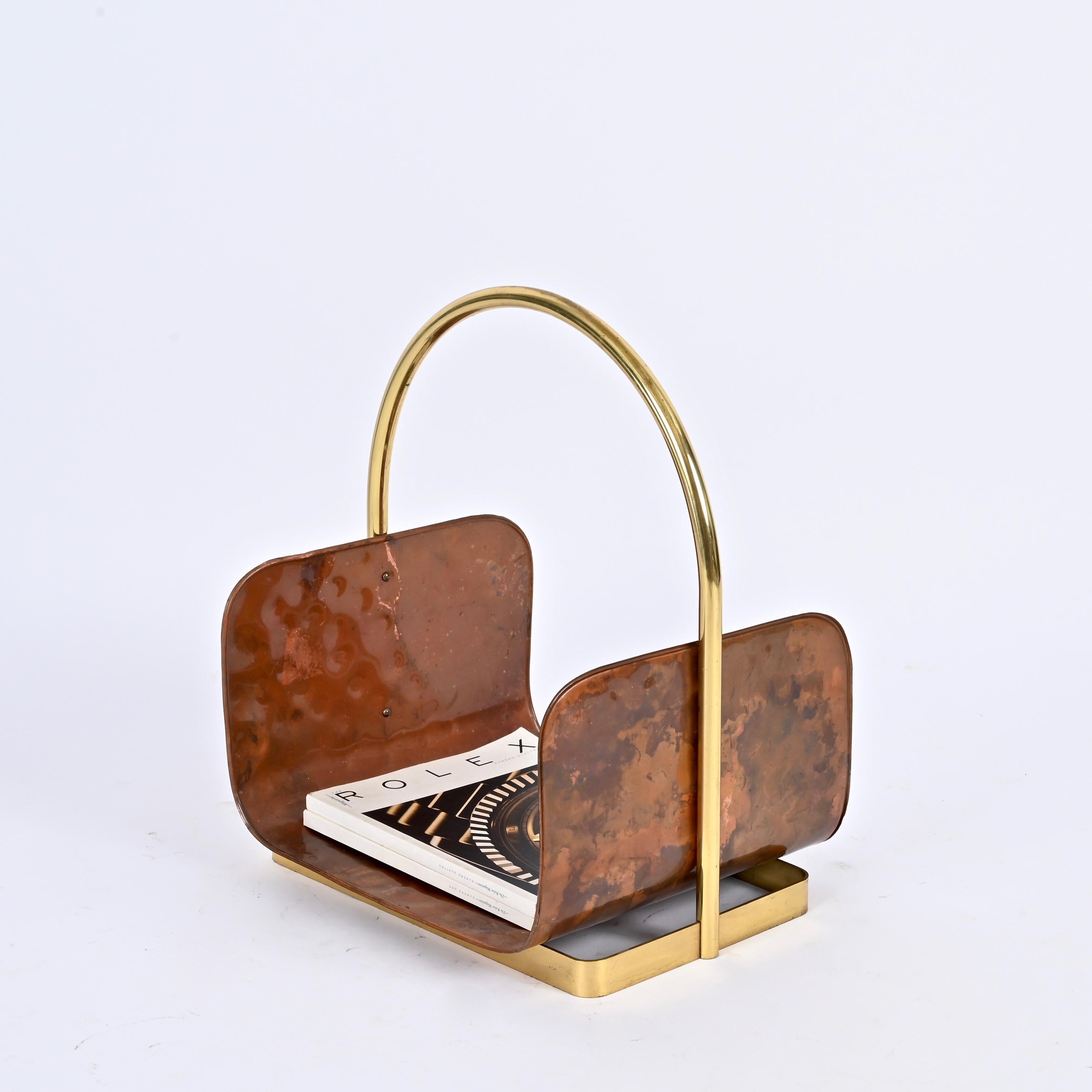 Enameled Midcentury Italian Magazine Rack in Hammered Copper and Brass, Italy 1970s For Sale