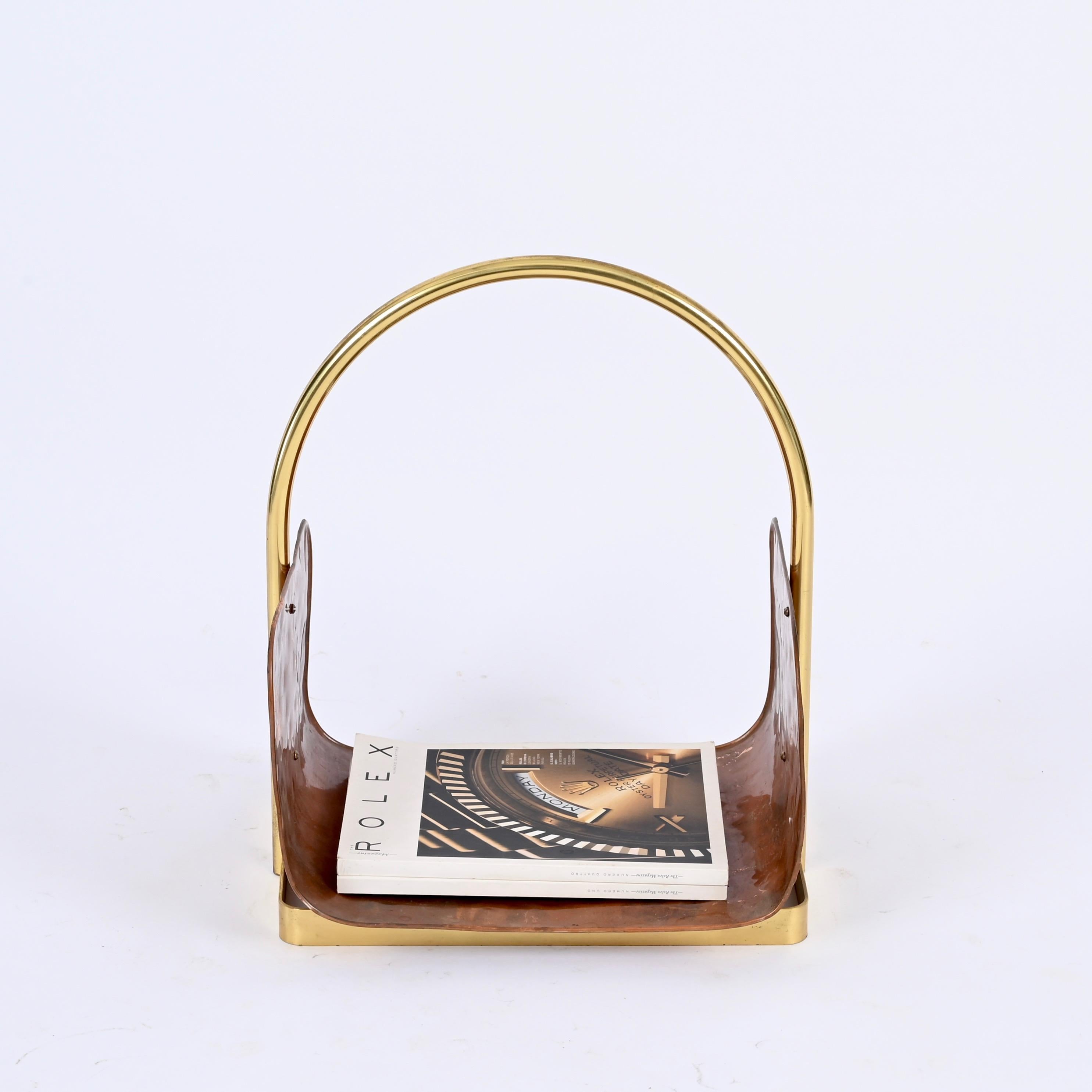 Late 20th Century Midcentury Italian Magazine Rack in Hammered Copper and Brass, Italy 1970s For Sale