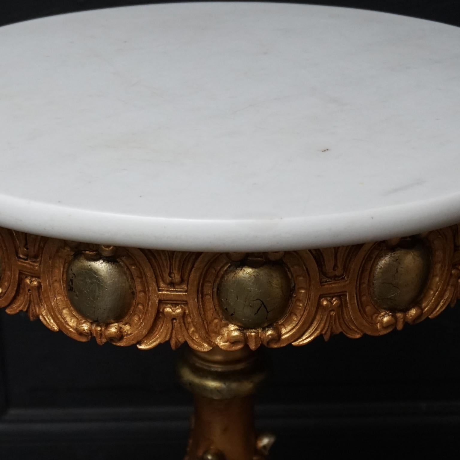 Midcentury Italian Marble-Top and Carved Giltwood Tripod Eagle Head Gueridon In Good Condition In Haarlem, NL