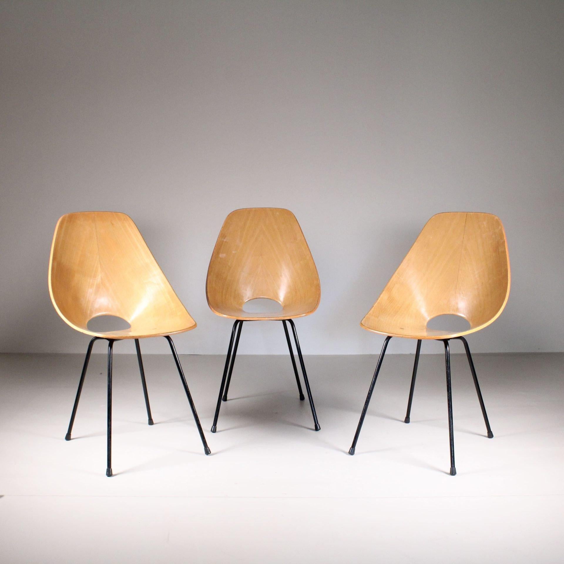 Les chaises Medea sont un classique créé par l'architecte et designer italien Vittorio Nobili en 1955. Les chaises portent le nom de la sorcière grecque mythique Medea, connue pour son intelligence et sa ruse.

Les chaises Medea sont fabriquées en
