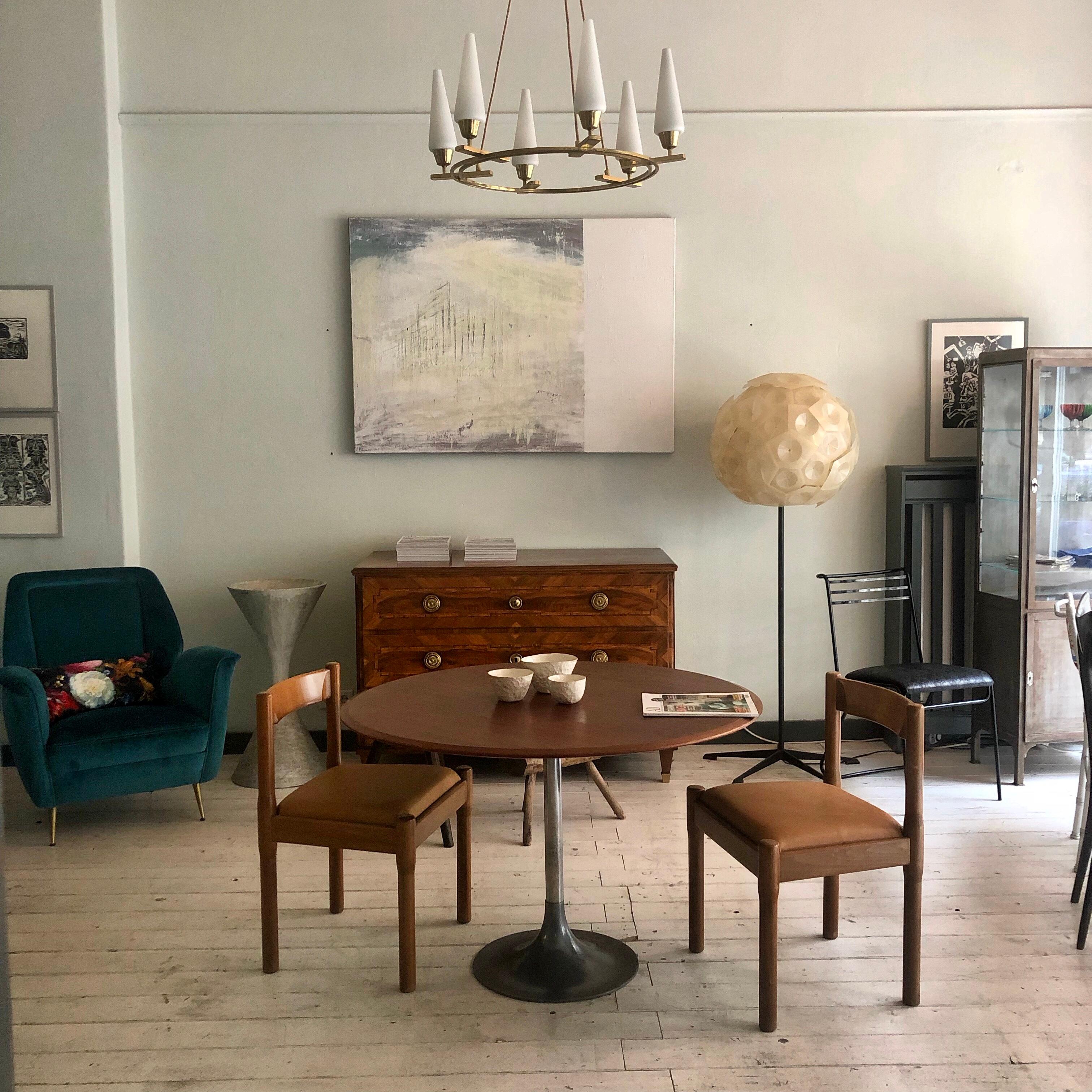 Mesa de comedor italiana de mediados de siglo de metal lacado en negro y tapa de olmo encalado, años 50 en venta 5