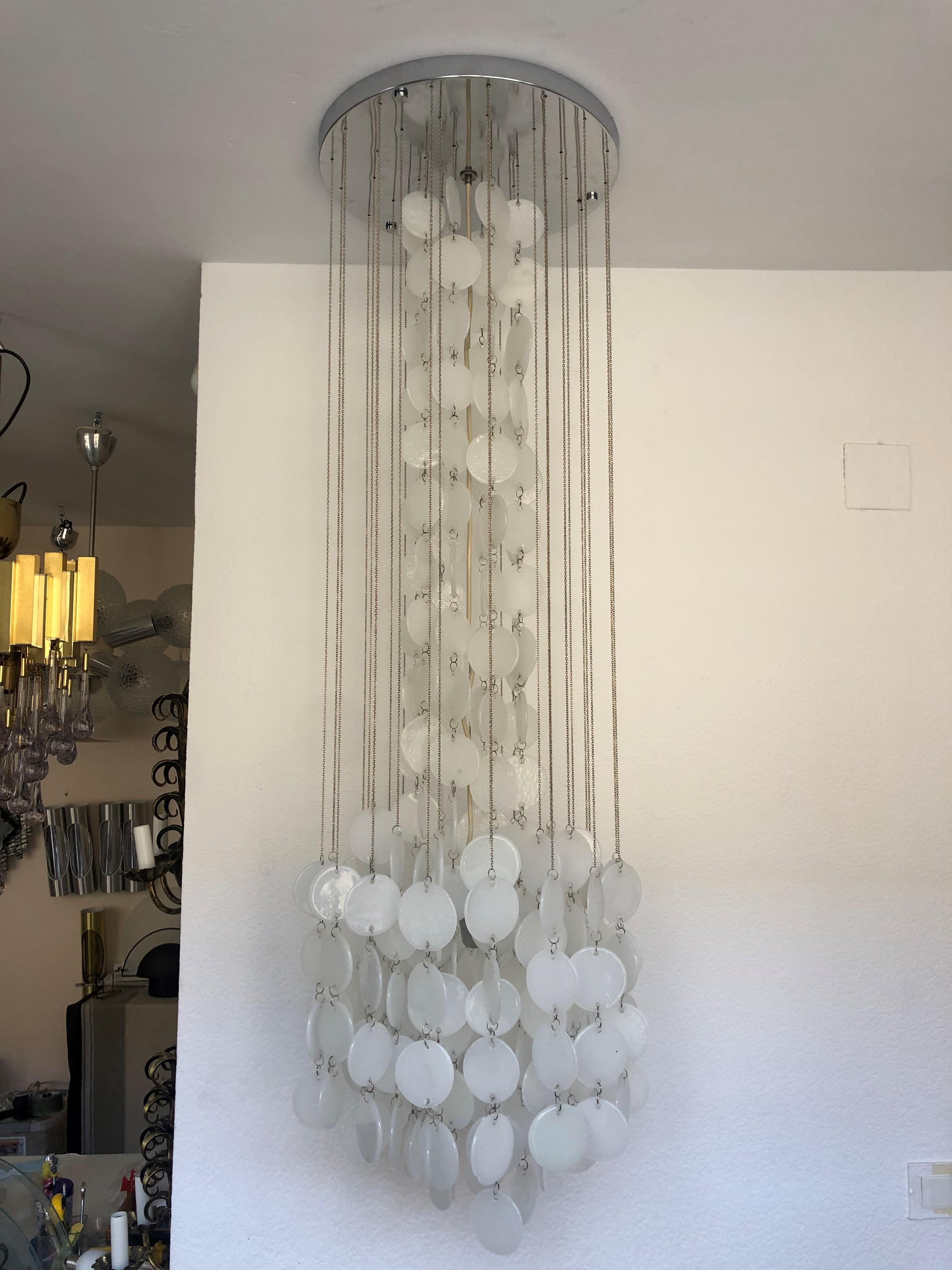 Midcentury Italian Milk Discs Murano Glass Chandelier, 1960s 3