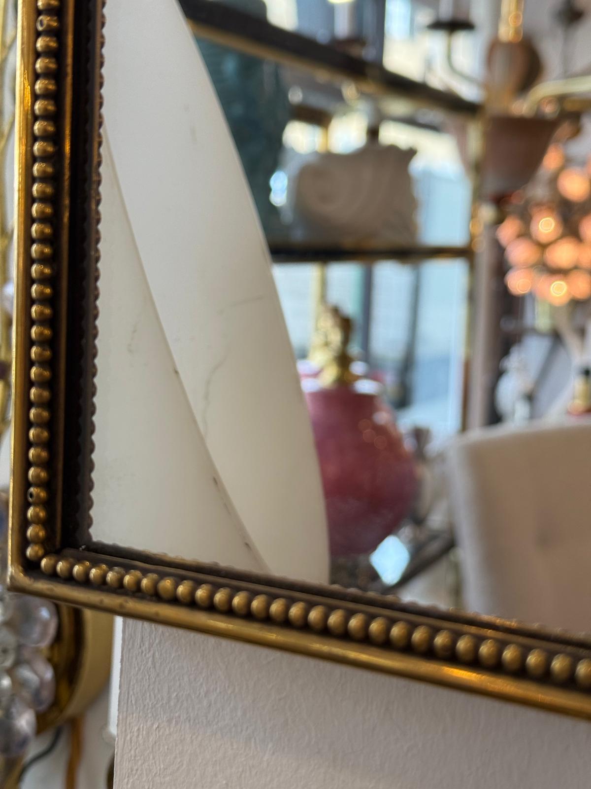 Miroir italien du milieu du siècle avec cadre décoratif en laiton en vente 3