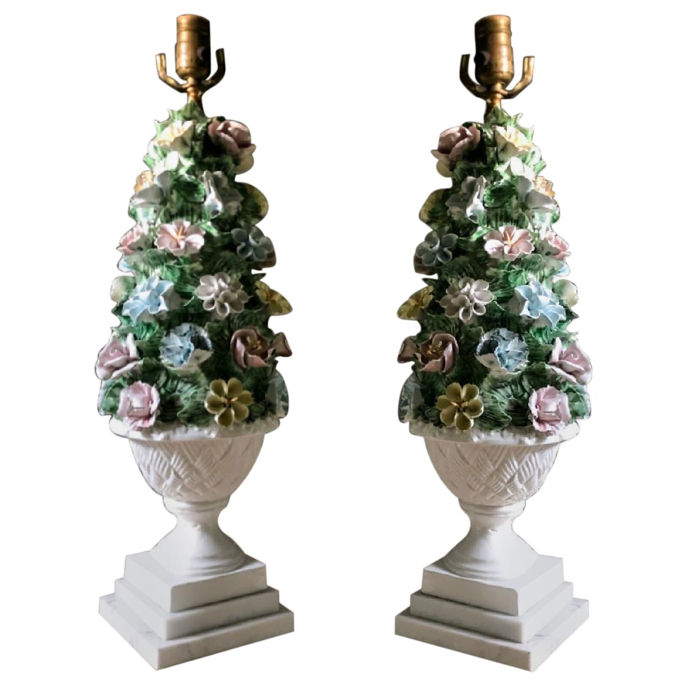 Italienische moderne Capodimonte-Porzellan-Tischlampen mit Blumenmuster aus der Jahrhundertmitte (Hollywood Regency) im Angebot