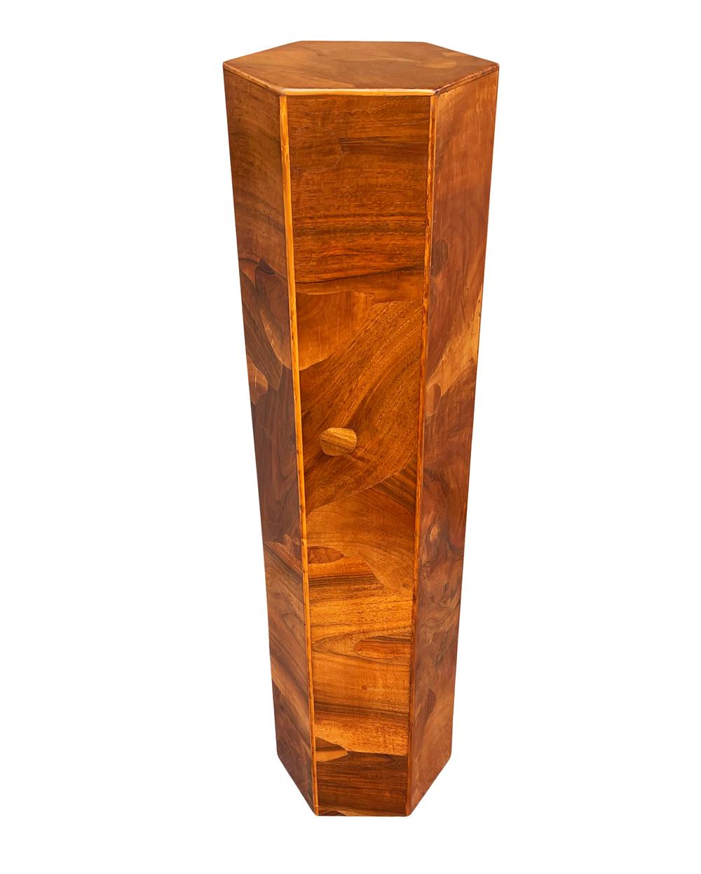 Midcentury Italian Modern Hexagonal Walnut Burl Pedestal oder Beistelltisch (Holz) im Angebot