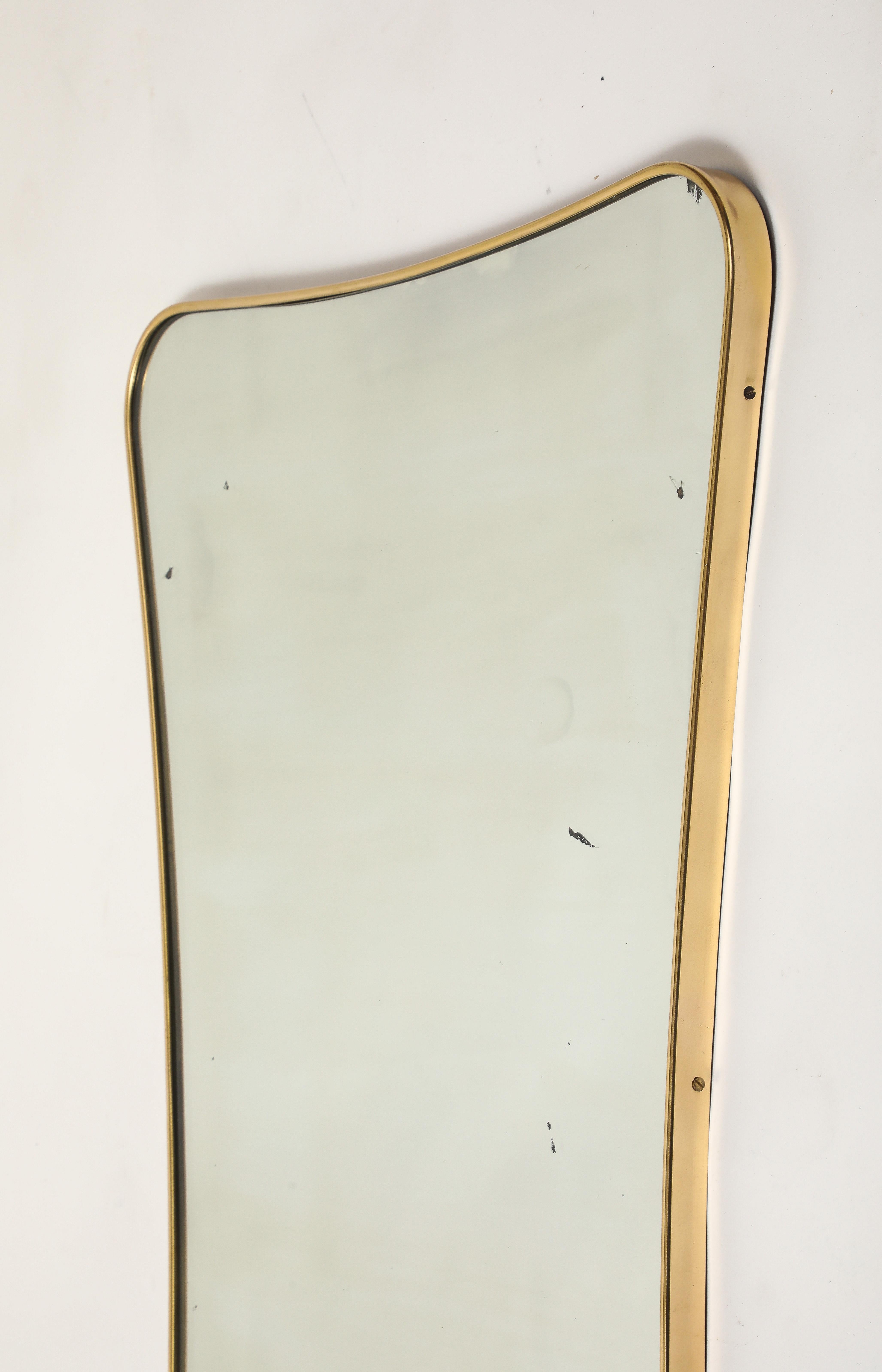Laiton Miroir mural en forme de laiton, Italie moderne du milieu du siècle, années 1950 en vente