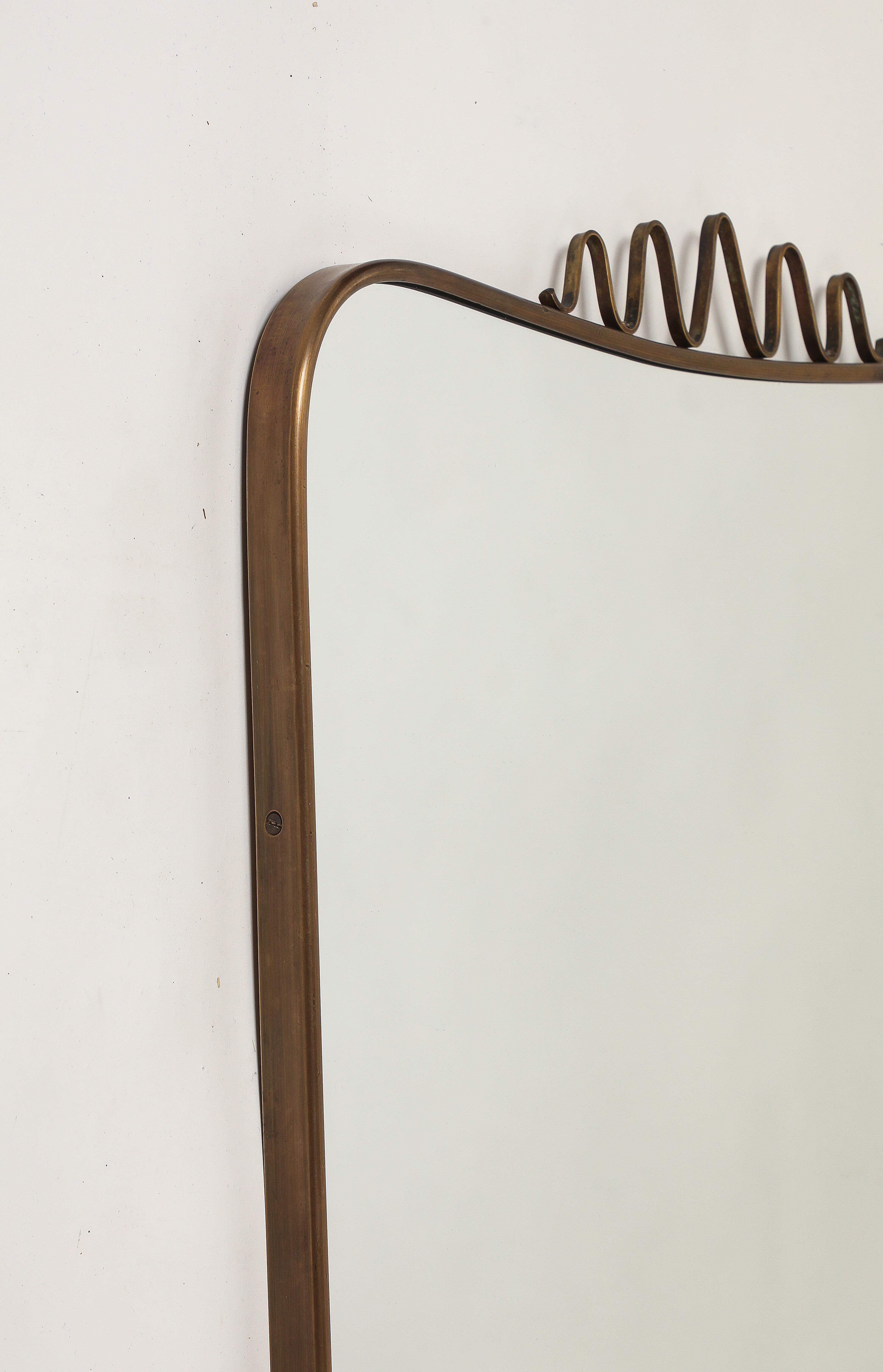 Laiton Miroir mural en laiton moderniste italien du milieu du siècle, années 1960 en vente