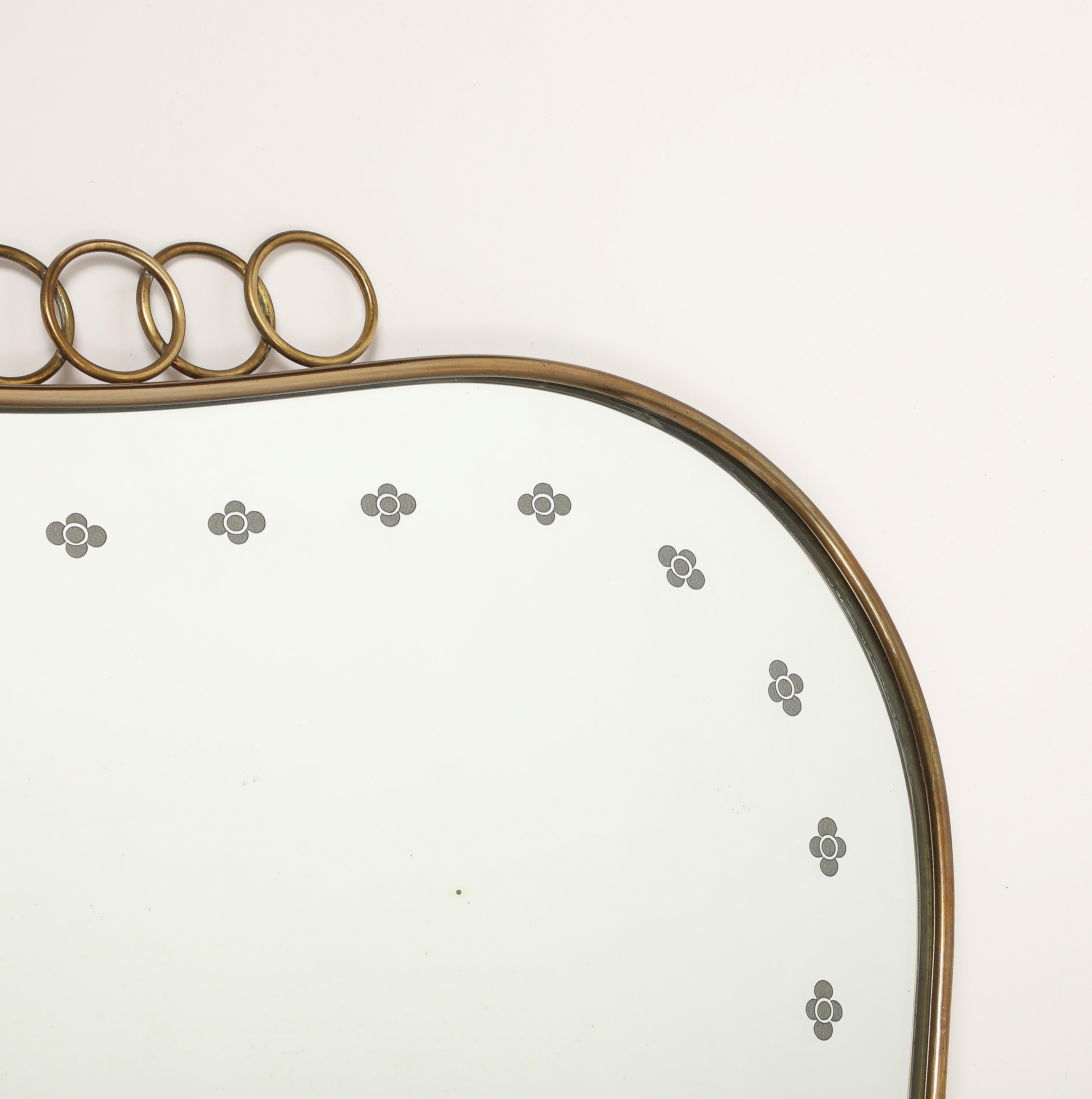 Grande specchio in ottone modernista di metà secolo con decorazioni a volute, anni '50 in vendita 3