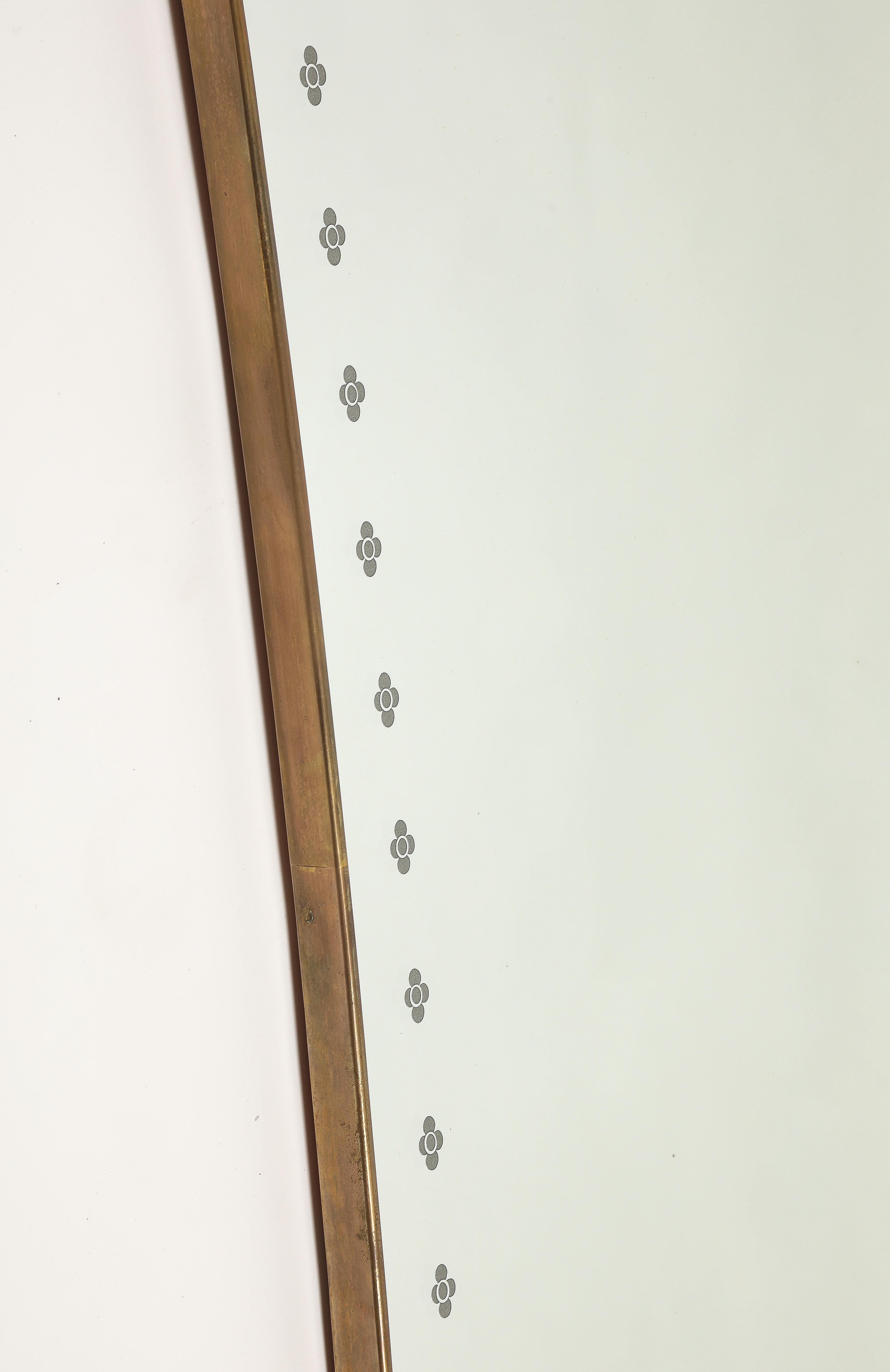 Grande specchio in ottone modernista di metà secolo con decorazioni a volute, anni '50 in vendita 5