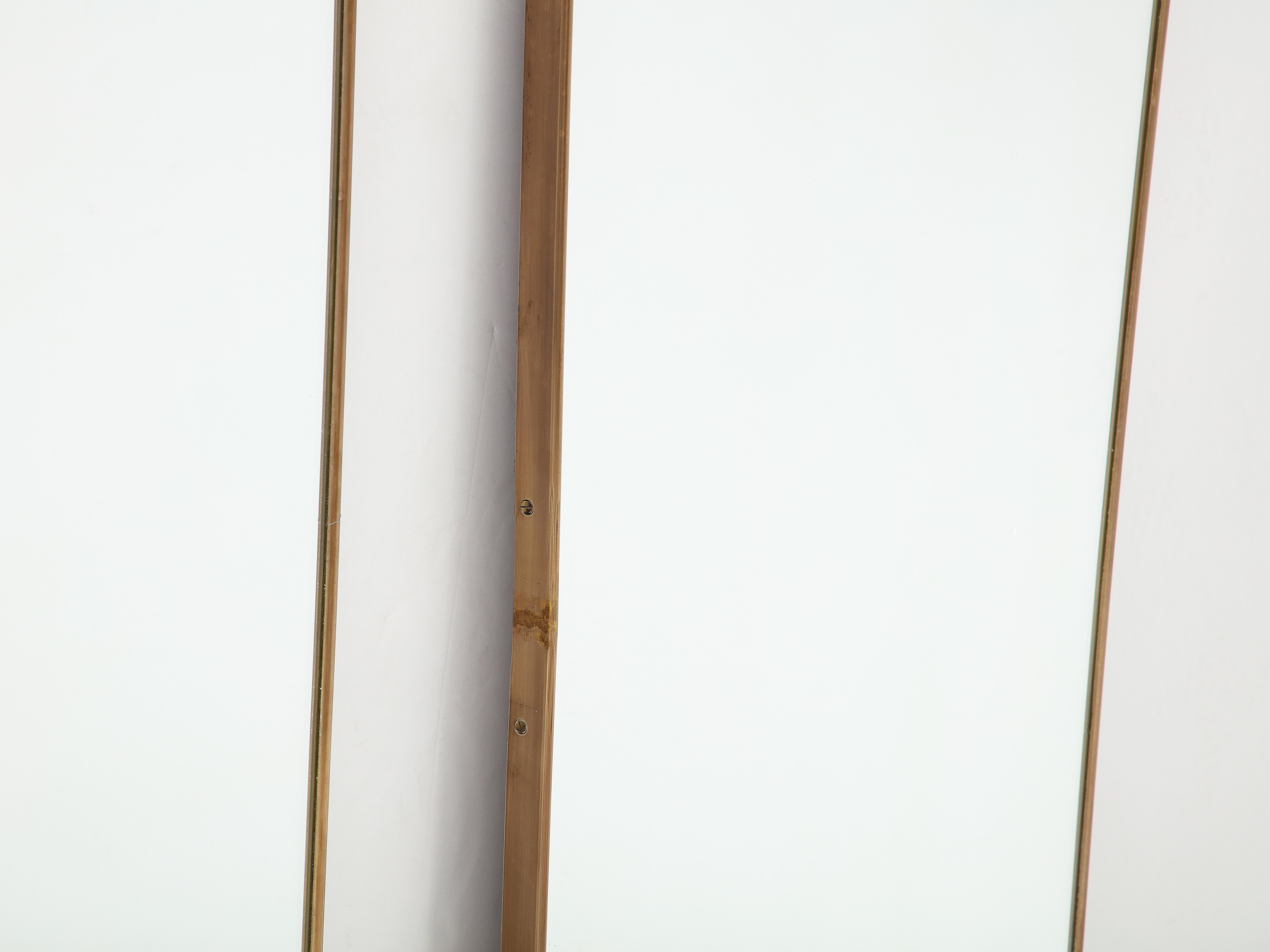 Italienische Modernisten der Jahrhundertmitte Zwei große Spiegel aus Messing, 1950er Jahre im Angebot 5