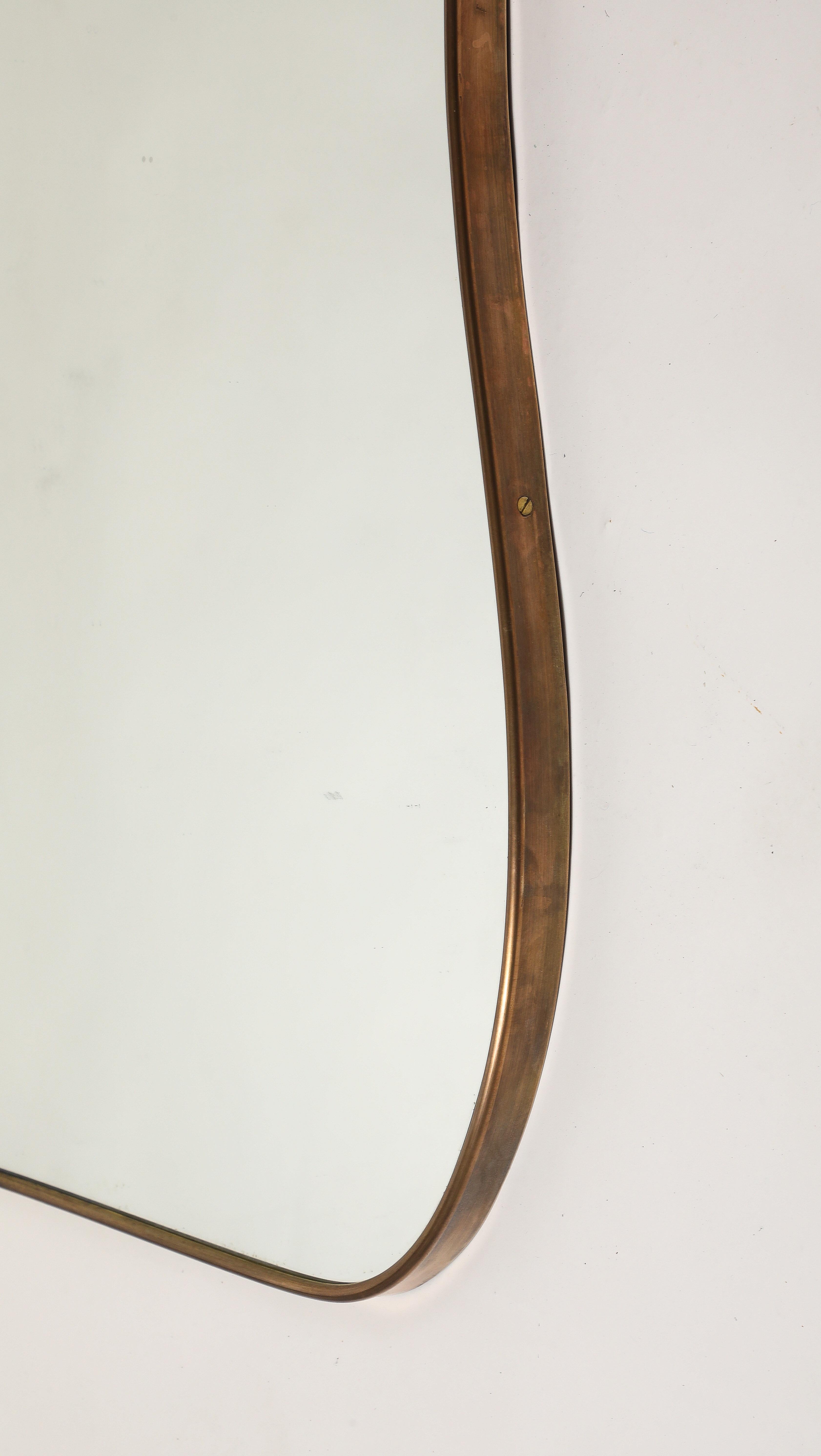 Paire de grands miroirs en laiton de style moderniste italien du milieu du siècle dernier, années 1950 en vente 5