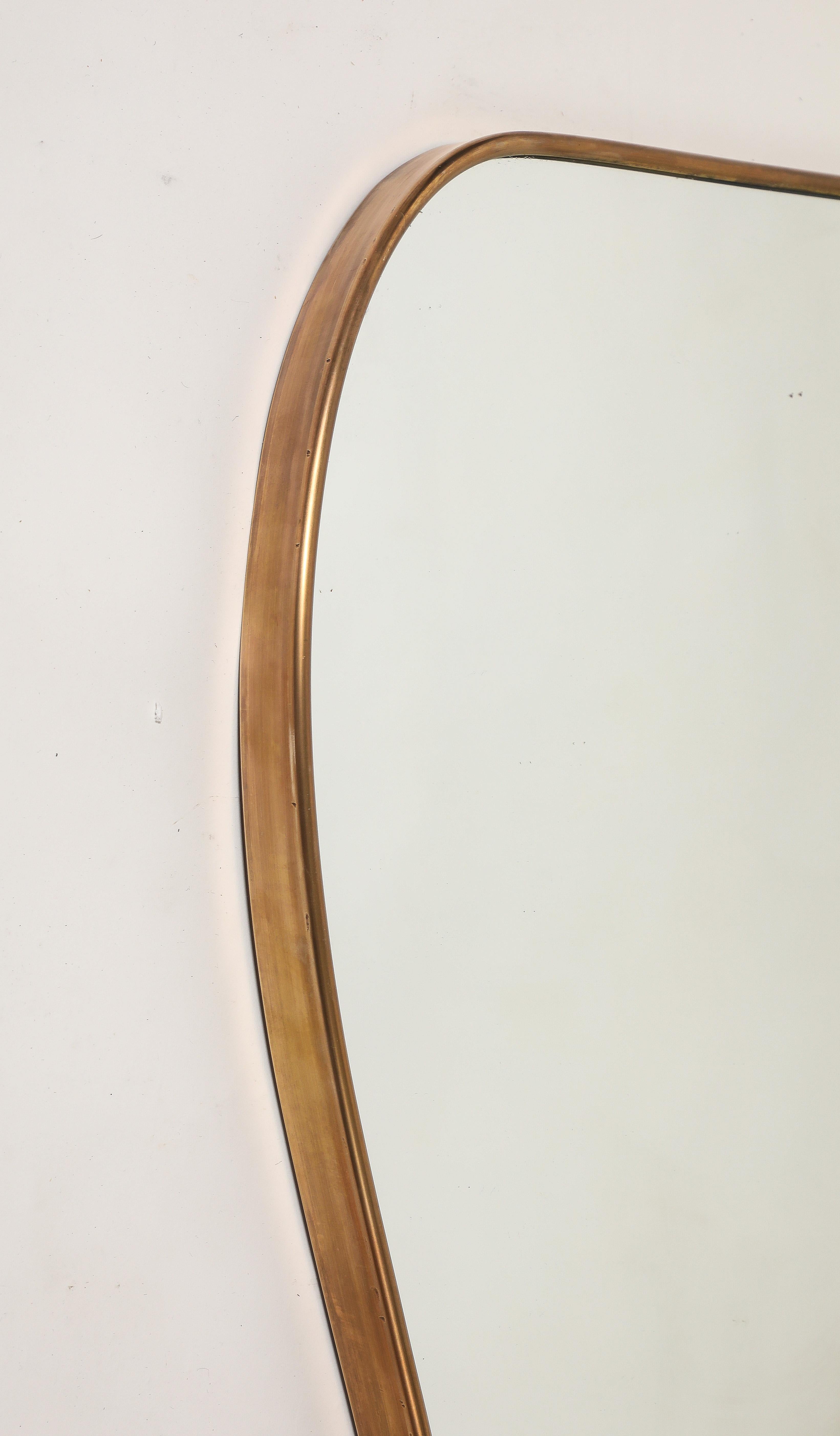 Paire de grands miroirs en laiton de style moderniste italien du milieu du siècle dernier, années 1950 en vente 8