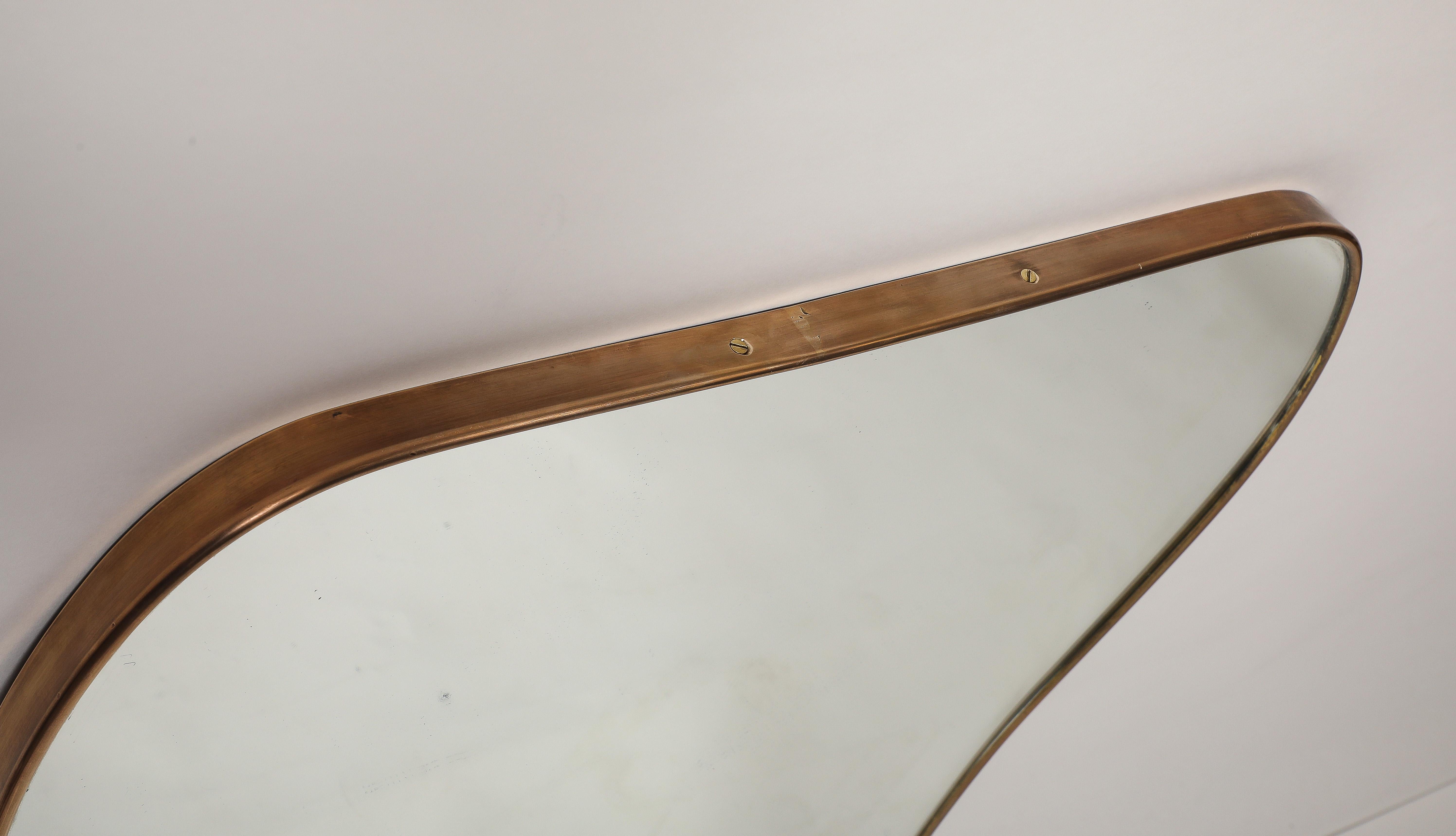 Paire de grands miroirs en laiton de style moderniste italien du milieu du siècle dernier, années 1950 en vente 9