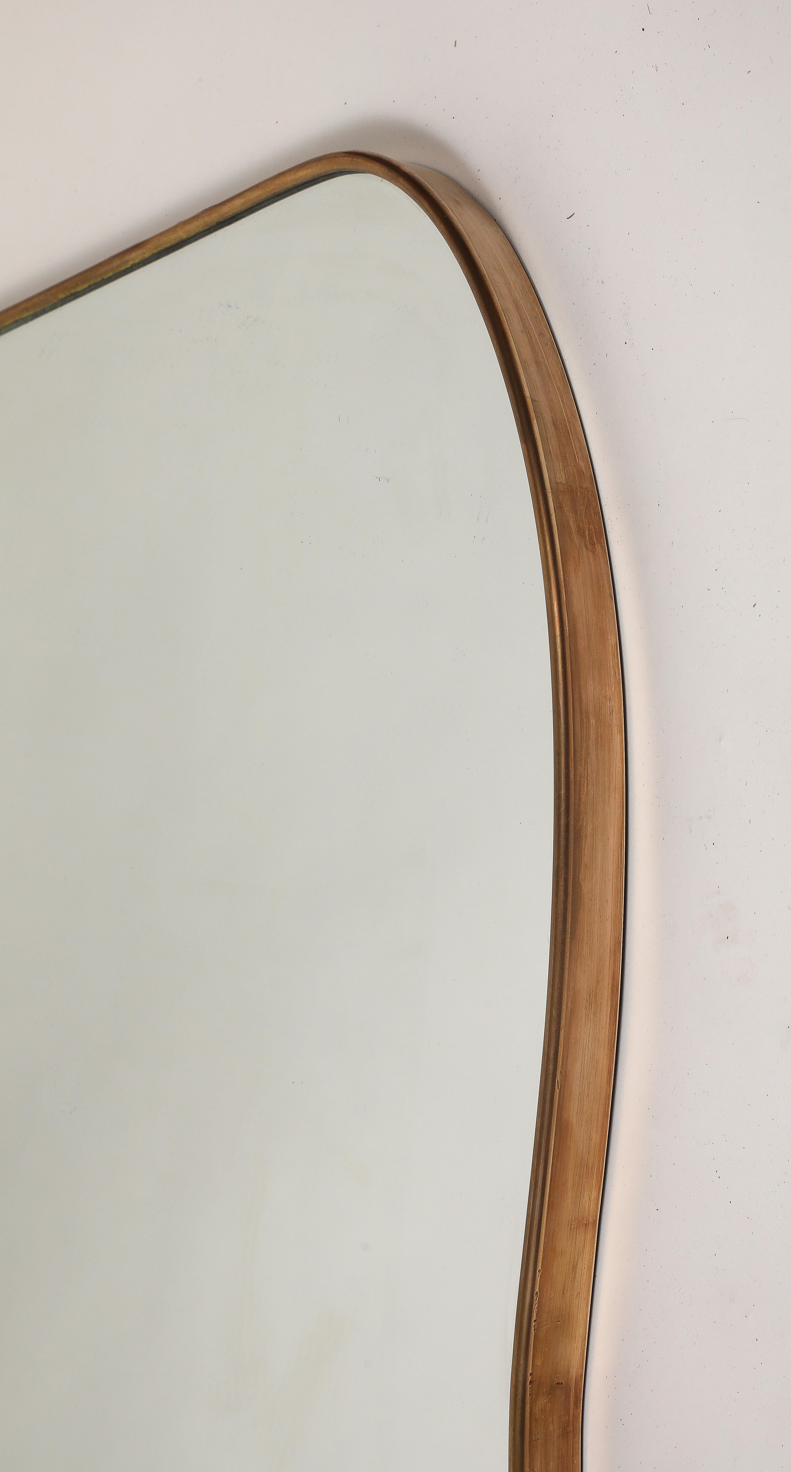 Paire de grands miroirs en laiton de style moderniste italien du milieu du siècle dernier, années 1950 en vente 10