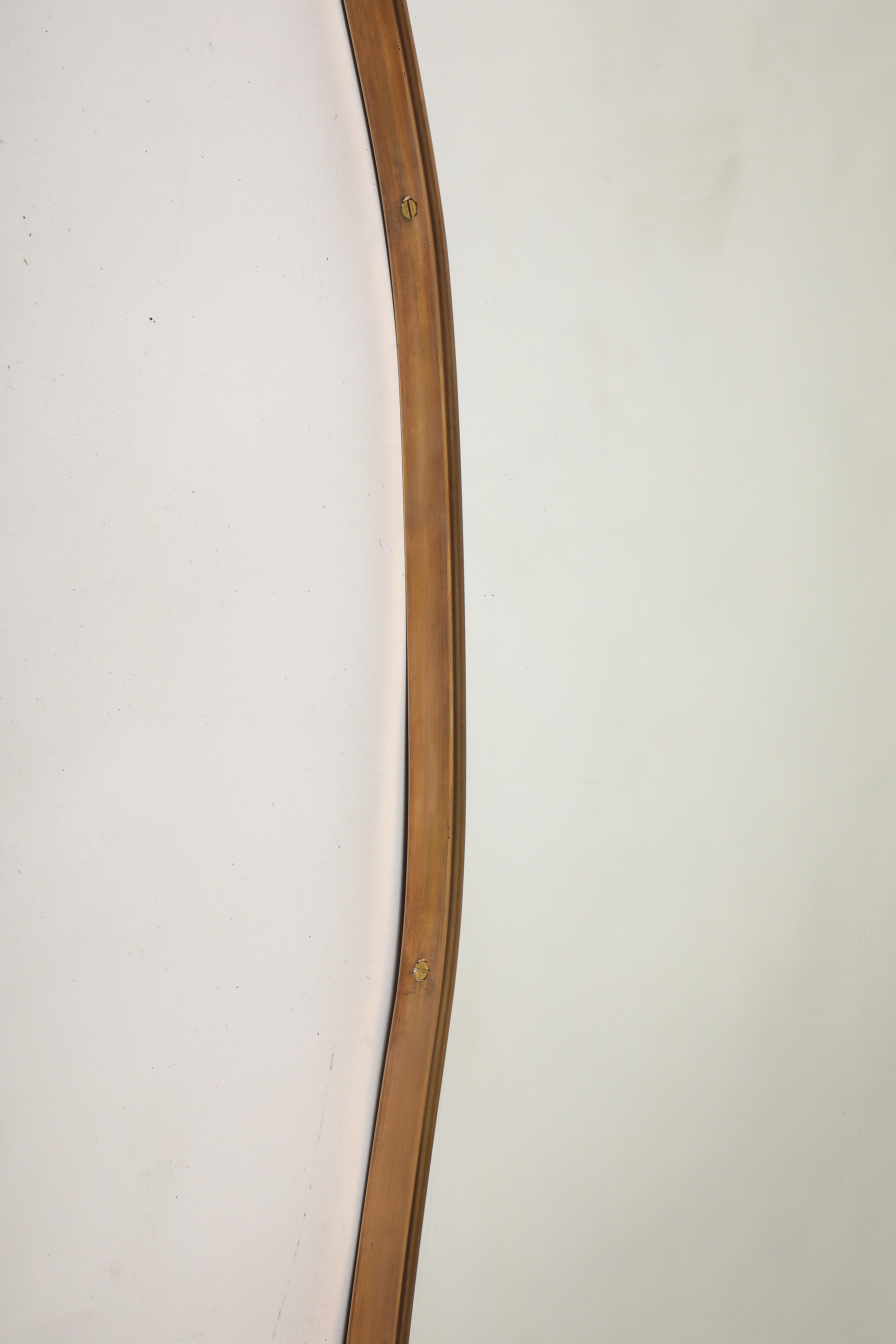 Paire de grands miroirs en laiton de style moderniste italien du milieu du siècle dernier, années 1950 en vente 11