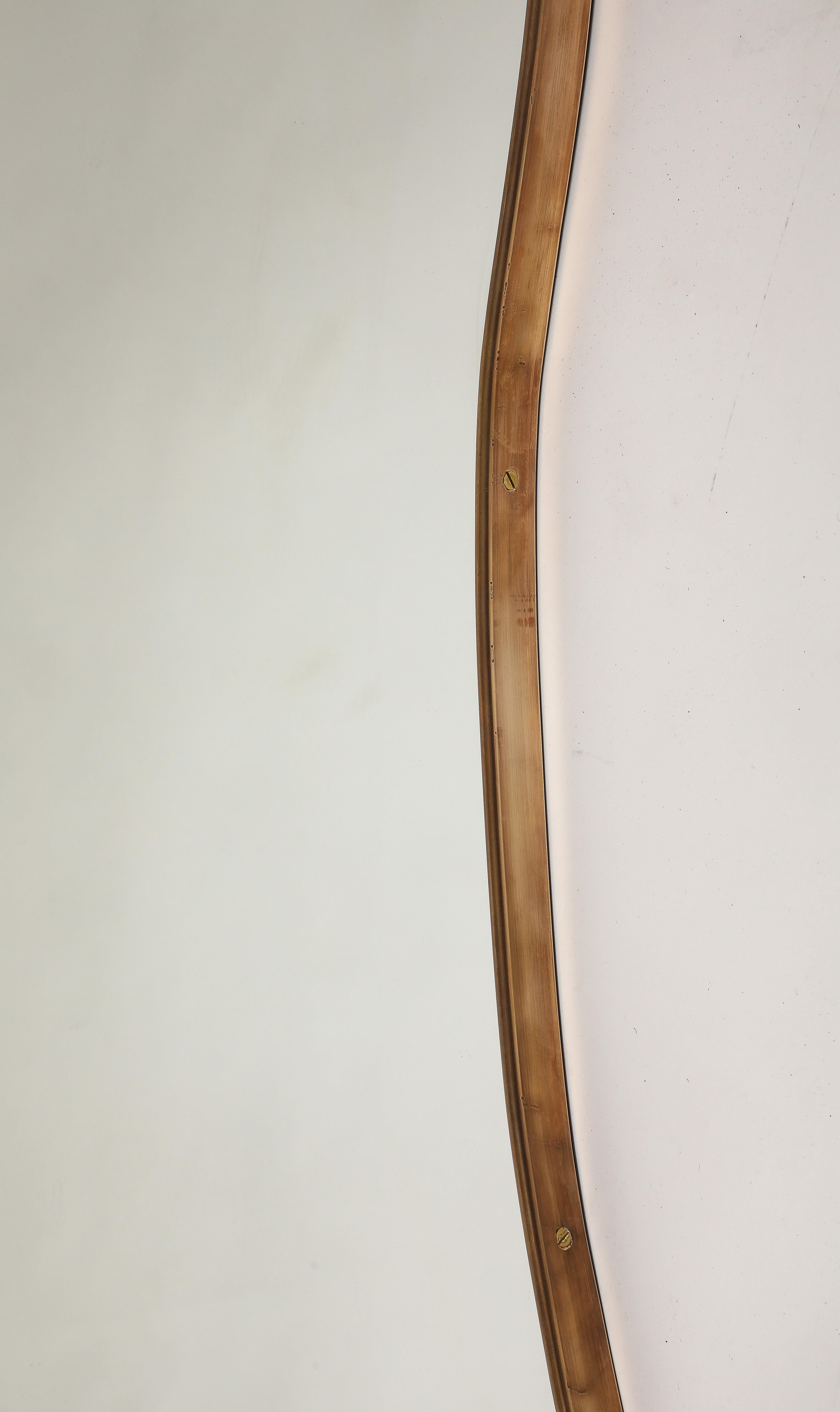 Paire de grands miroirs en laiton de style moderniste italien du milieu du siècle dernier, années 1950 en vente 12