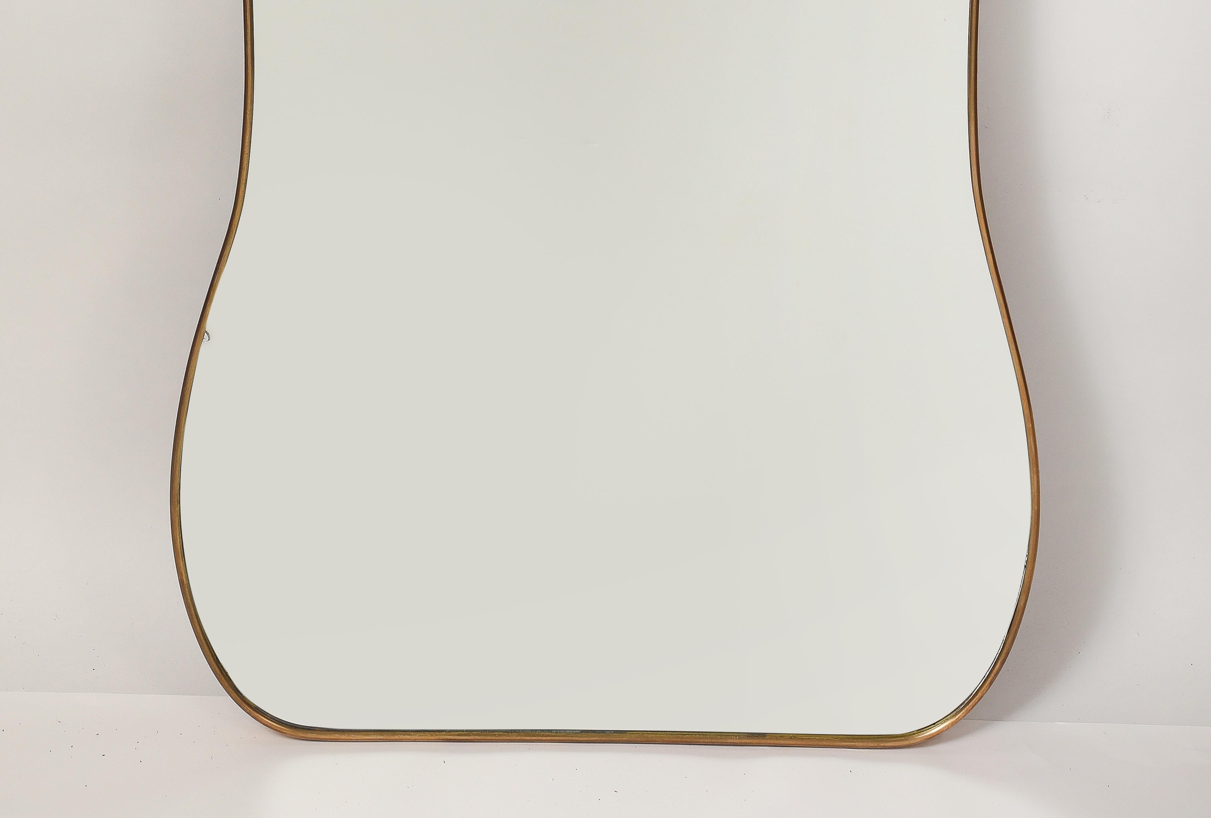 Paire de grands miroirs en laiton de style moderniste italien du milieu du siècle dernier, années 1950 en vente 13