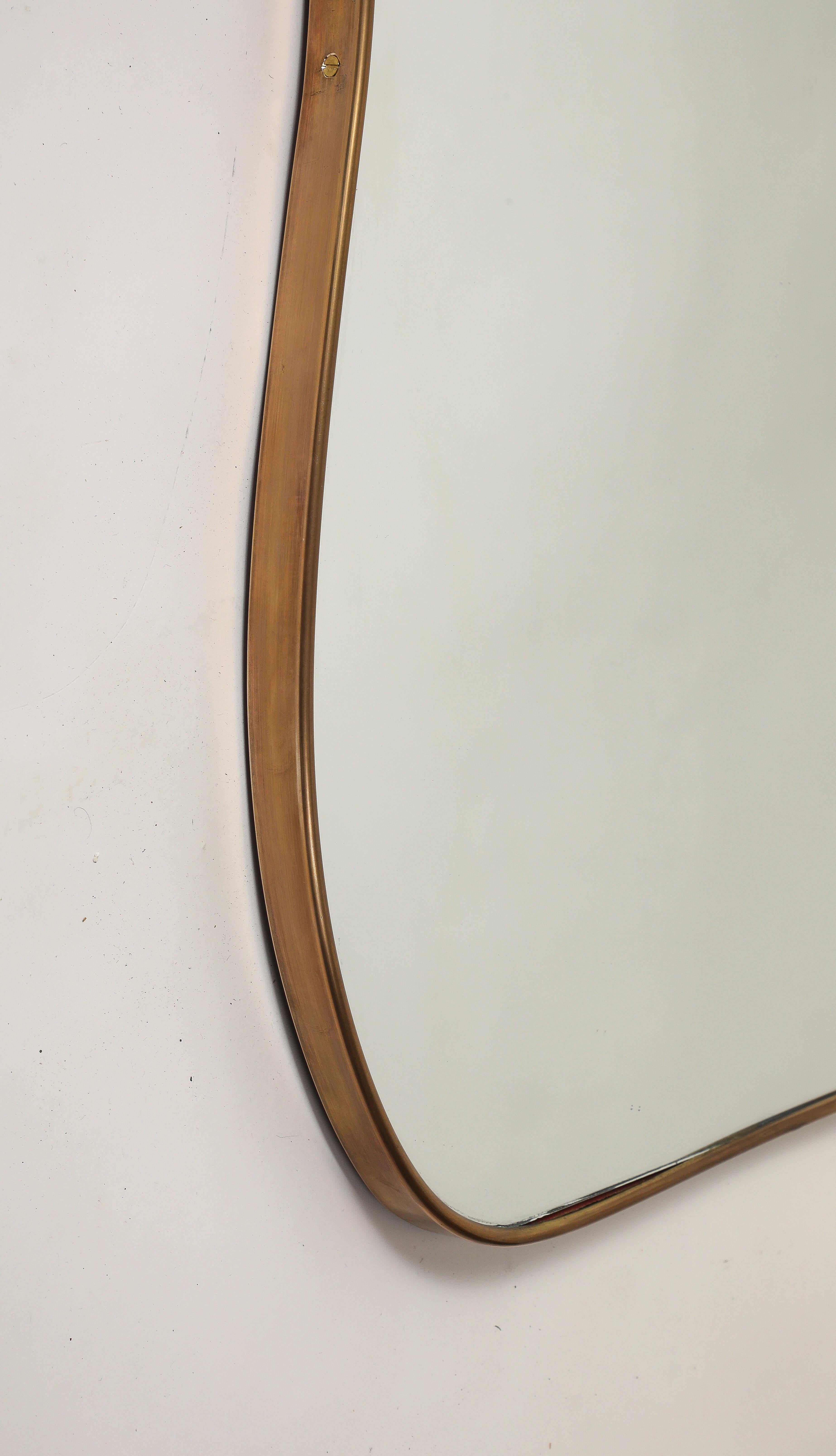 Paire de grands miroirs en laiton de style moderniste italien du milieu du siècle dernier, années 1950 en vente 14