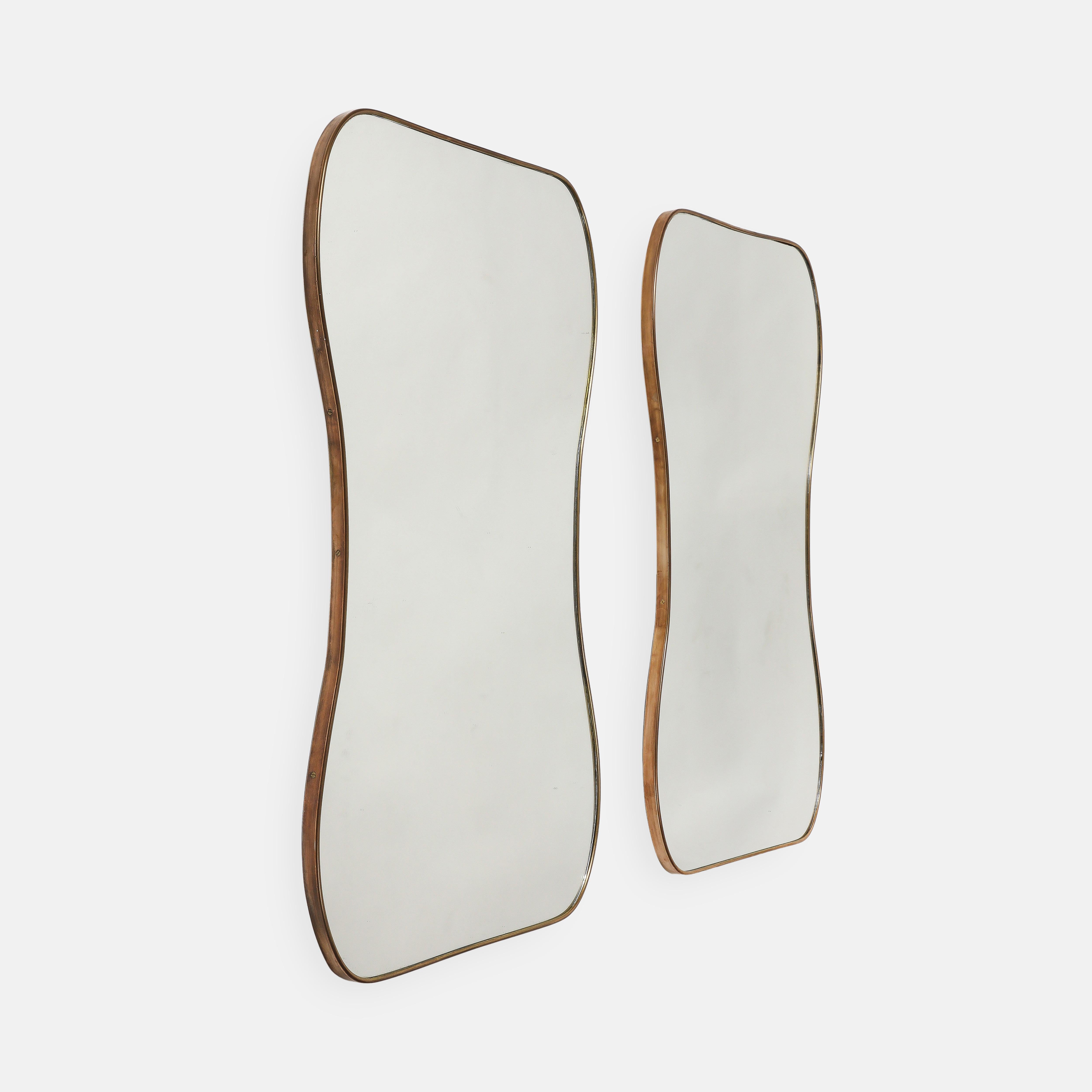 Mid-Century Modern Paire de grands miroirs en laiton de style moderniste italien du milieu du siècle dernier, années 1950 en vente