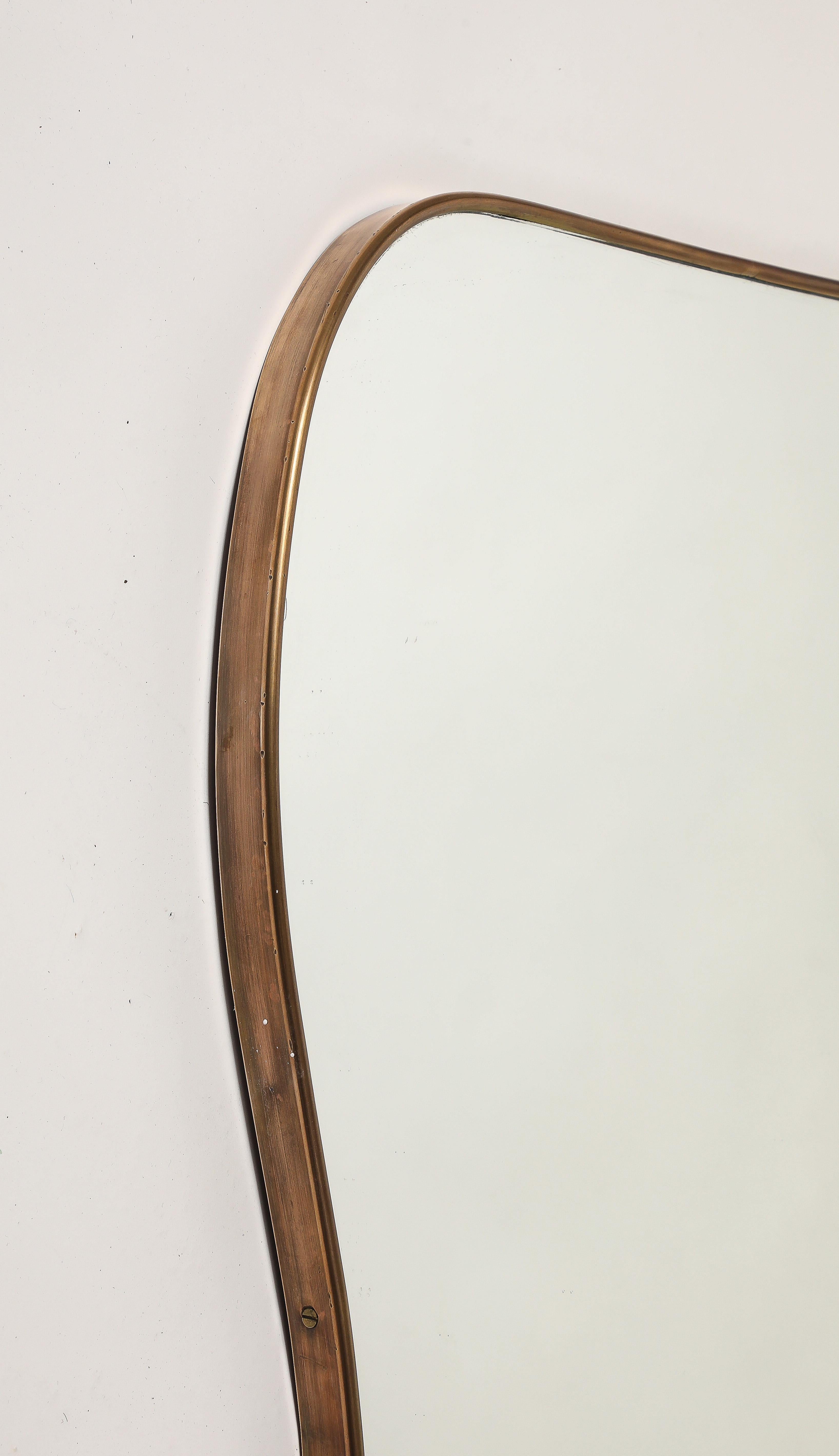 Milieu du XXe siècle Paire de grands miroirs en laiton de style moderniste italien du milieu du siècle dernier, années 1950 en vente