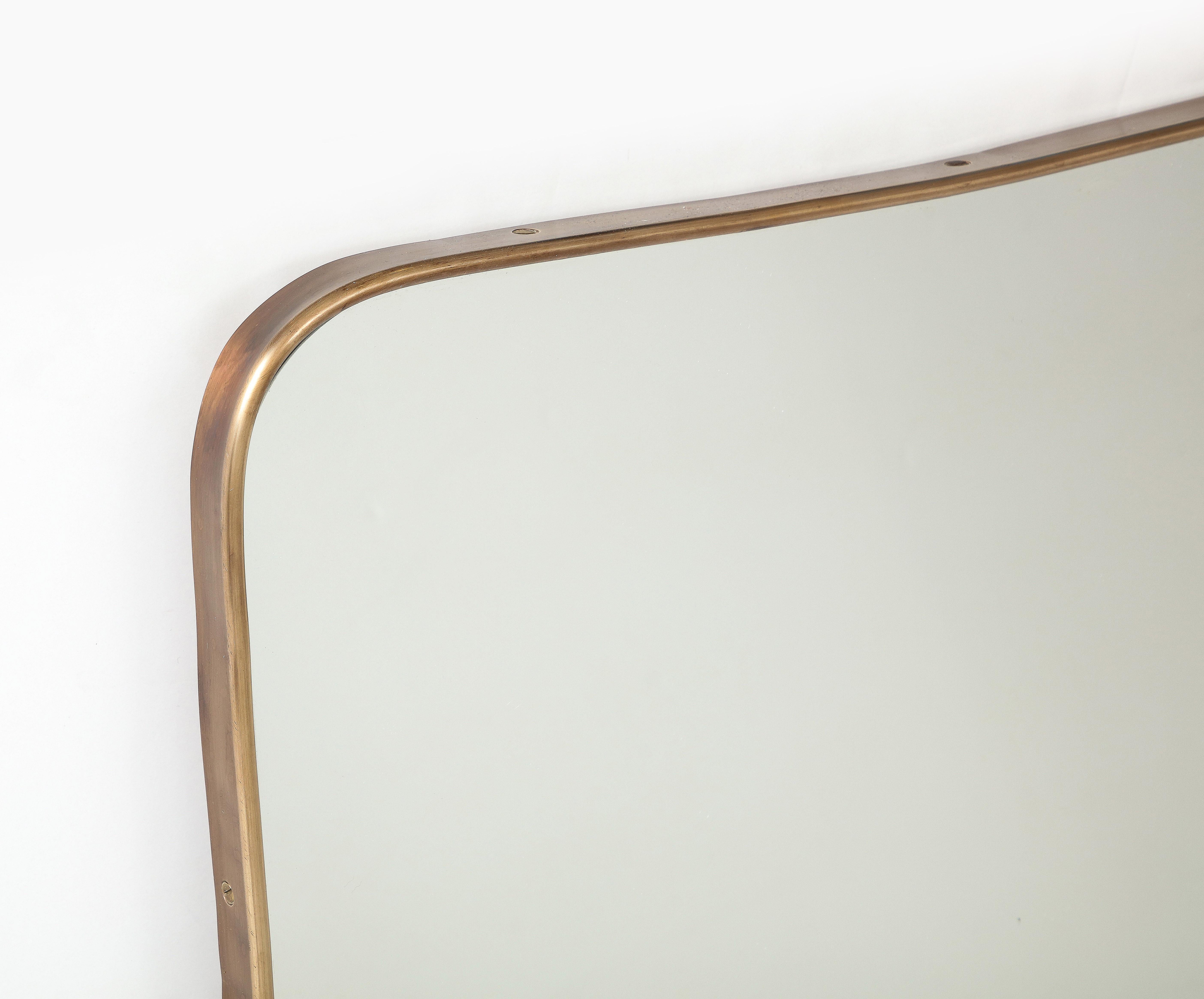 Italienische Modernisten der Jahrhundertmitte Zwei große Spiegel aus Messing, 1950er Jahre im Angebot 1