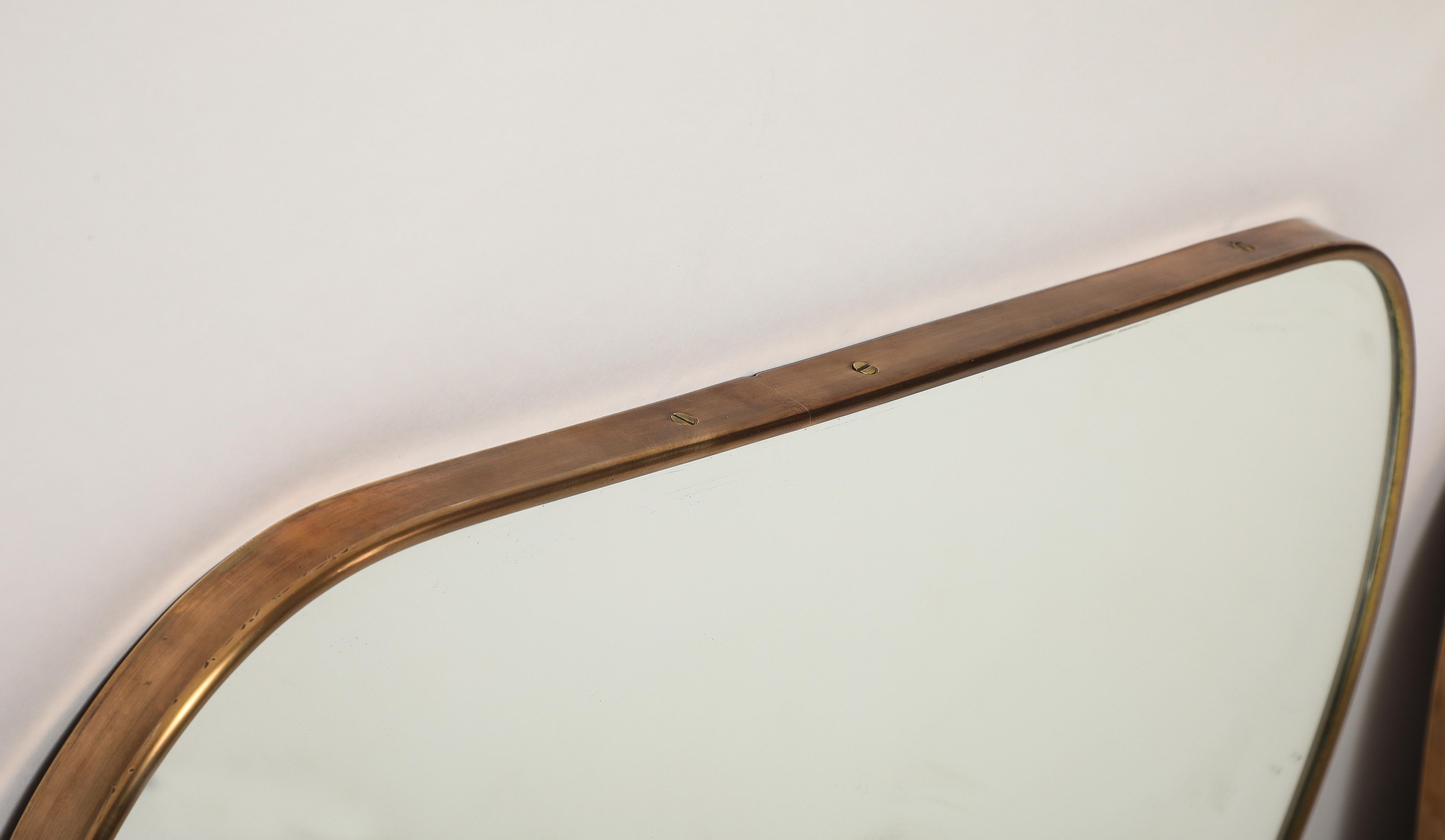 Laiton Paire de grands miroirs en laiton de style moderniste italien du milieu du siècle dernier, années 1950 en vente