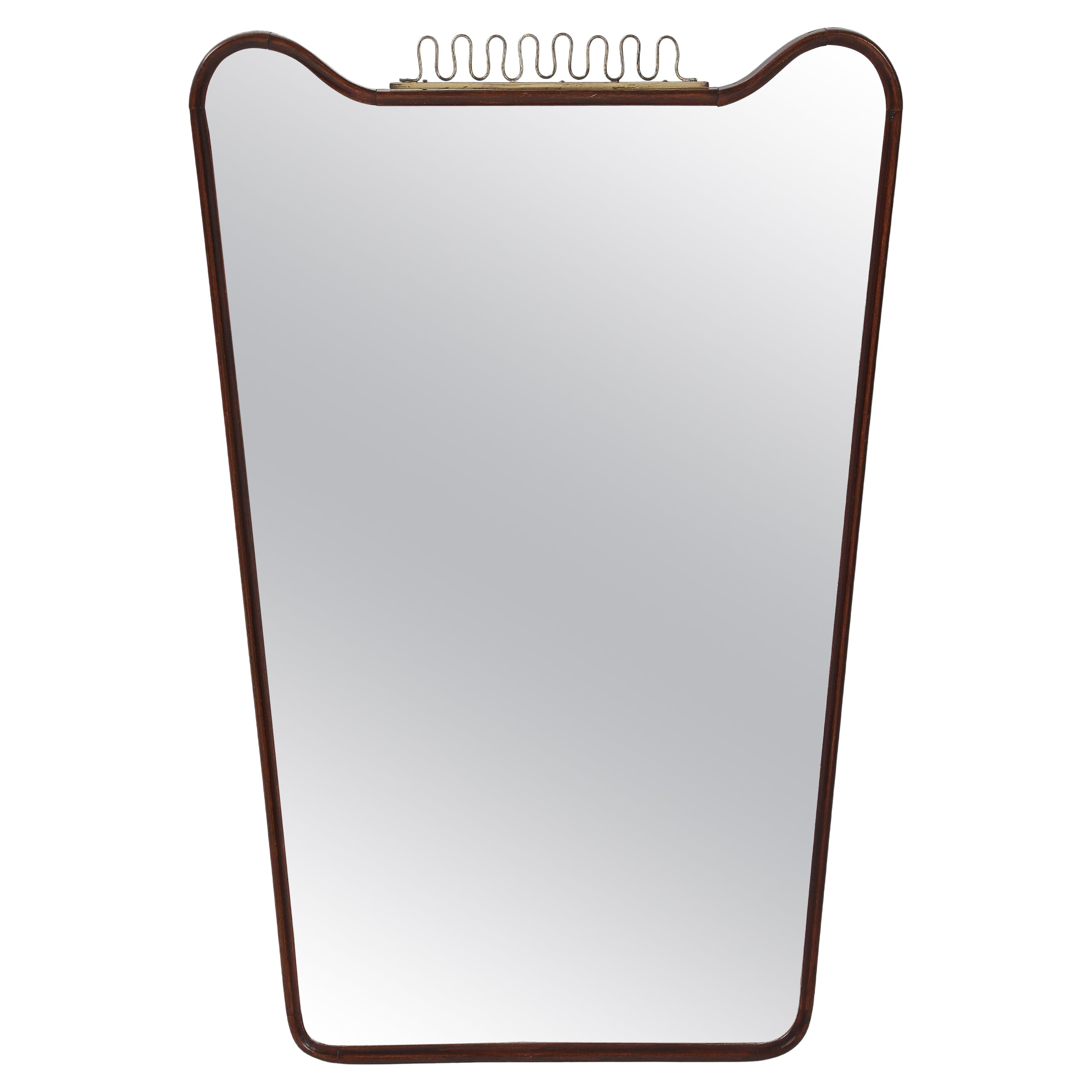Miroir biseauté en forme de volute en noyer et laiton, Italie du milieu du siècle, années 1950 en vente