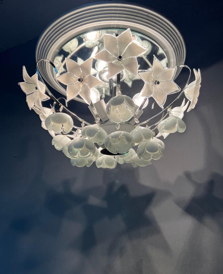 Midcentury Italian Murano Flush Mount W. Stunning Mouthblown White Glass Flowers In Good Condition For Sale In Lisse, NL