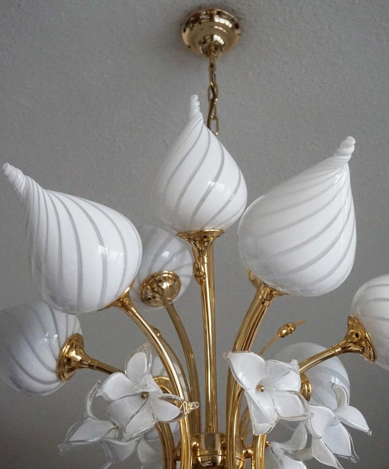 Midcentury Italian Murano Glass Brass Nine-Light Bouquet Chandelier, 1960s For Sale 4
