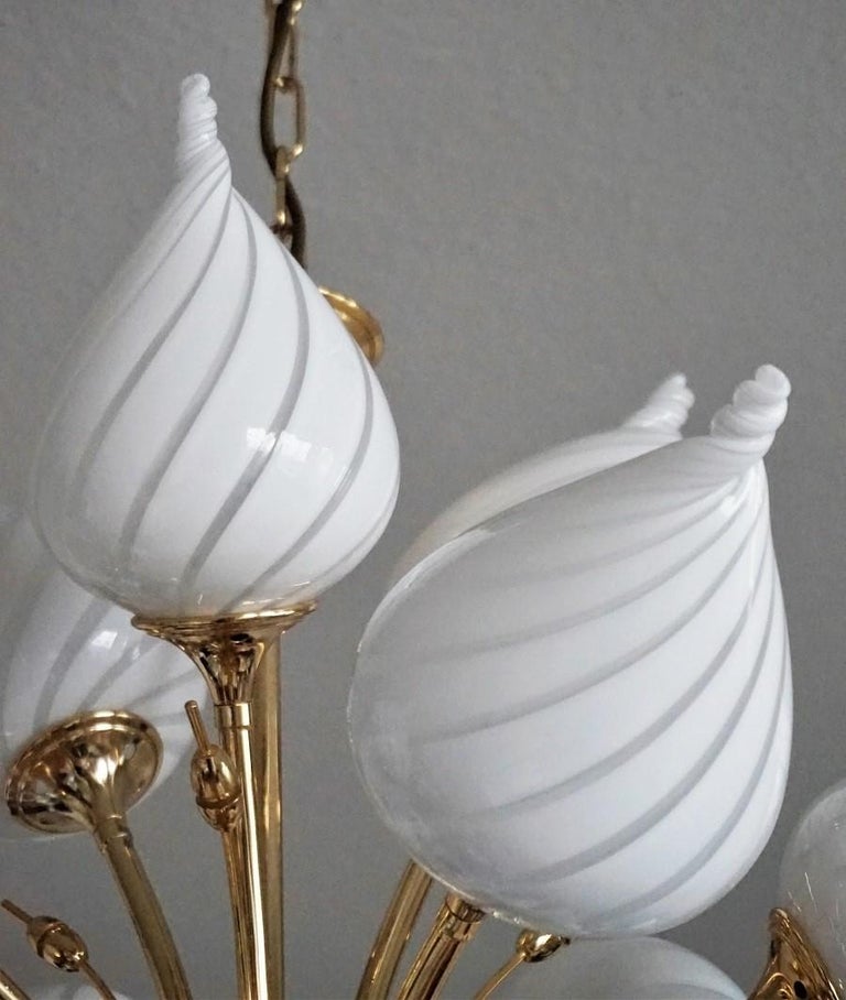 Midcentury Italian Murano Glass Brass Nine-Light Bouquet Chandelier, 1960s For Sale 5
