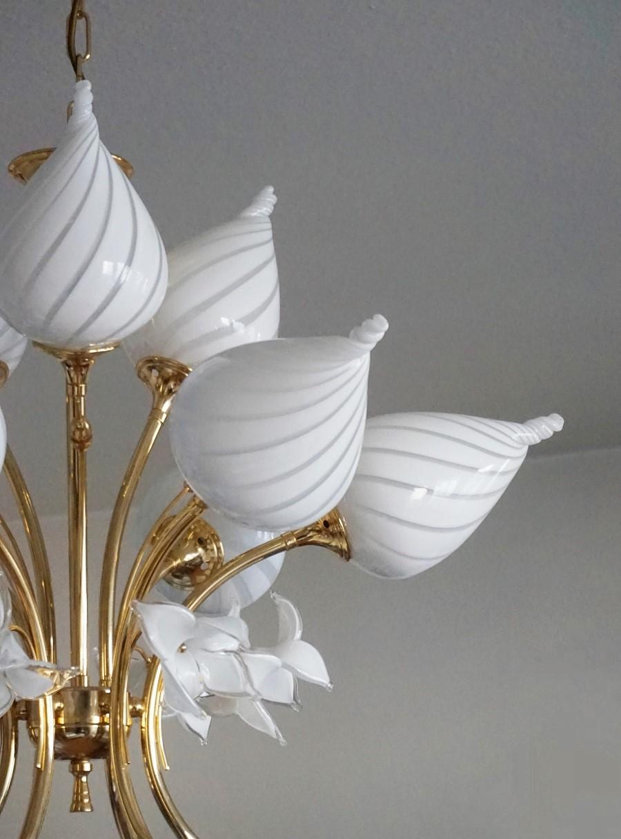 Midcentury Venini Murano Glass Brass Nine-Light Bouquet Chandelier, Italy, 1960s For Sale 1