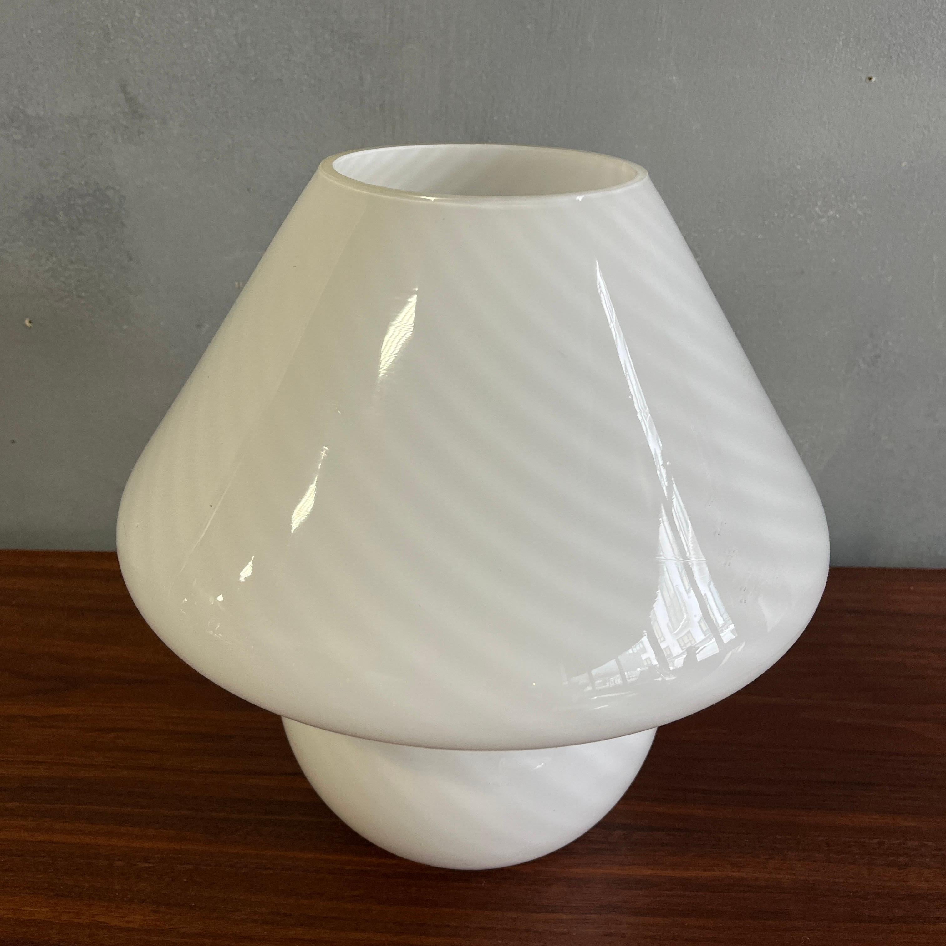 Midcentury Italian Murano Glass Mushroom Lamp In Good Condition In BROOKLYN, NY