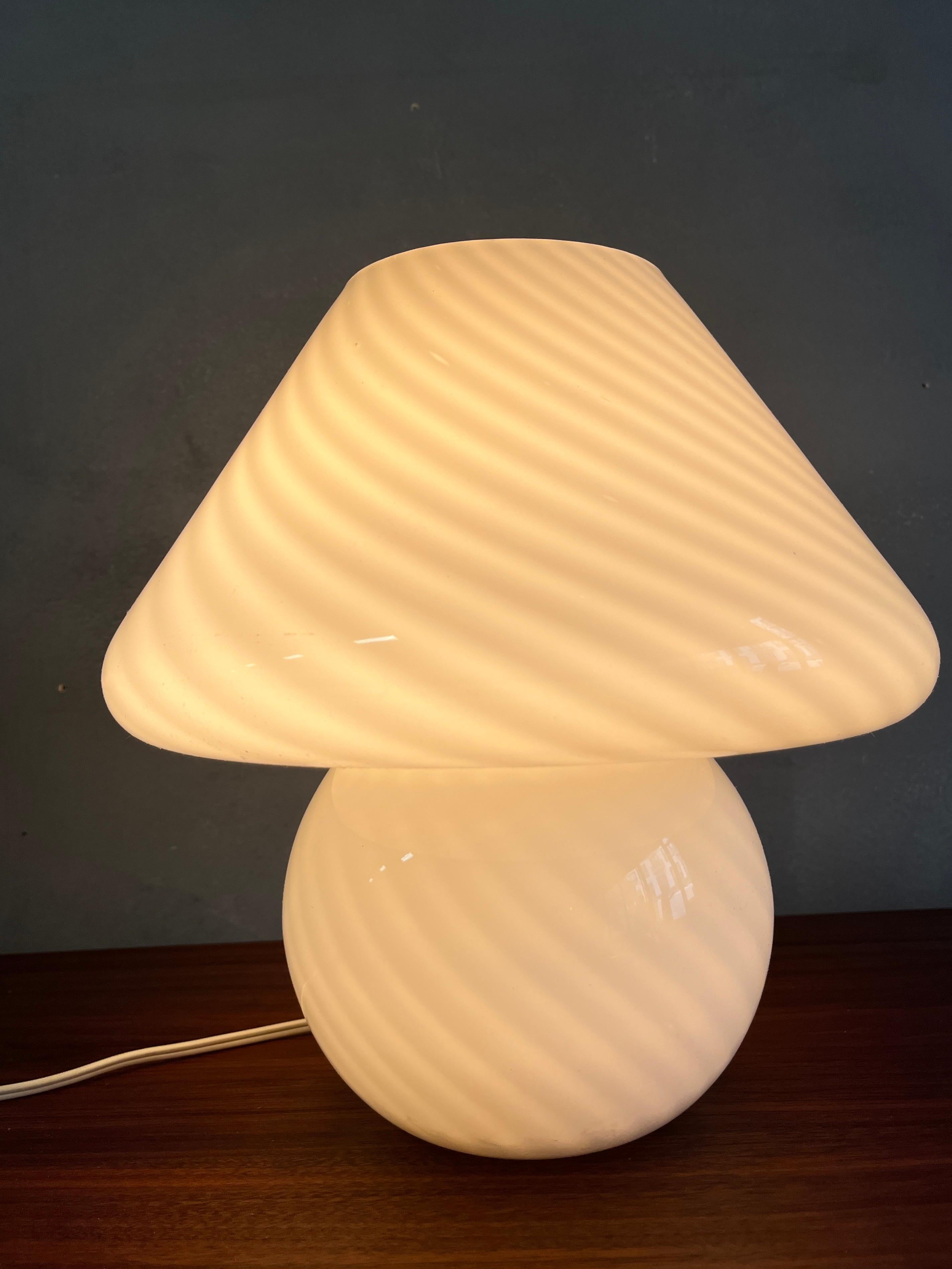 Midcentury Italian Murano Glass Mushroom Lamp 1