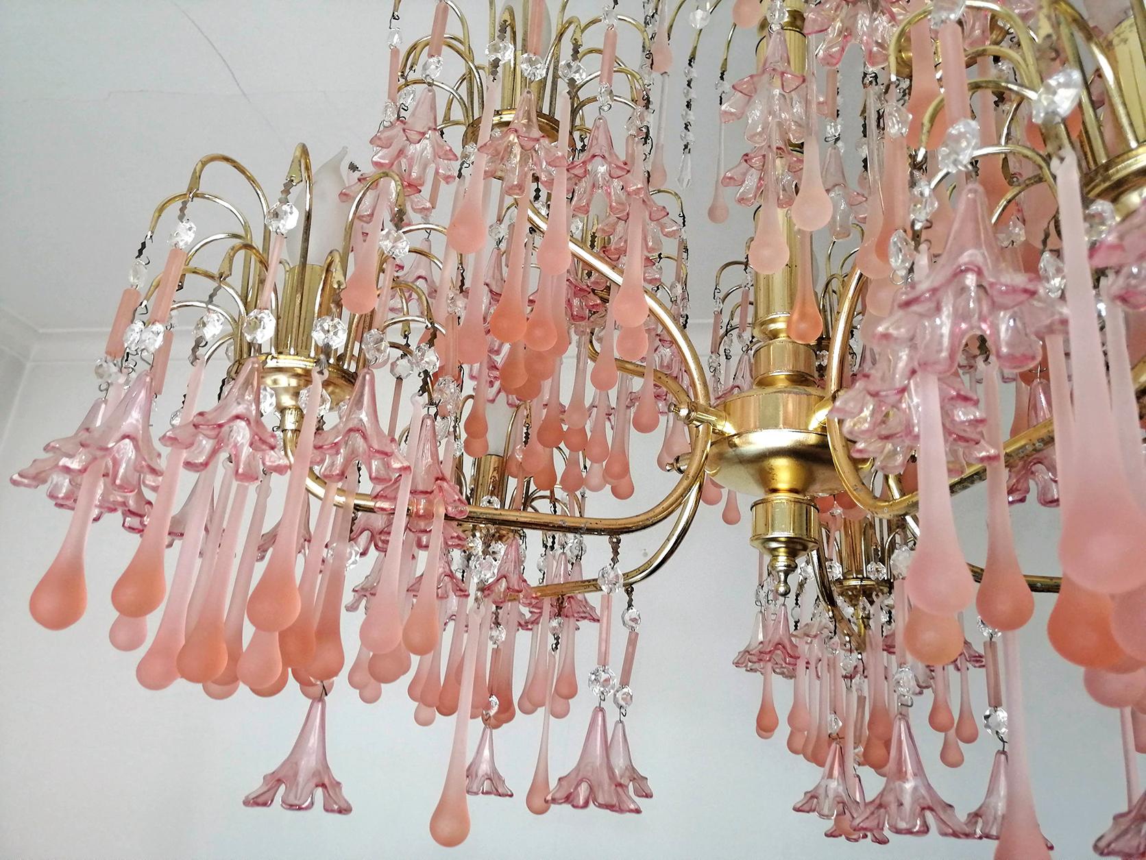 Mid-Century-Kronleuchter aus italienischem Muranoglas mit rosa Blumen und Wasserfall-Ehering im Angebot 4
